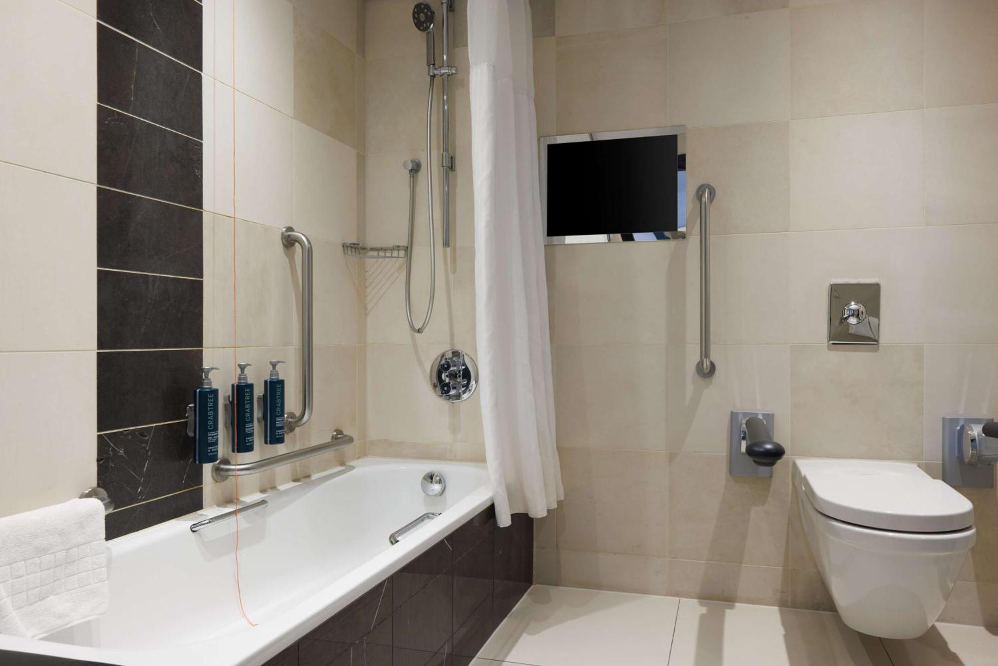 Chambre Lit Queen-Size - pour Personnes à Mobilité Réduite