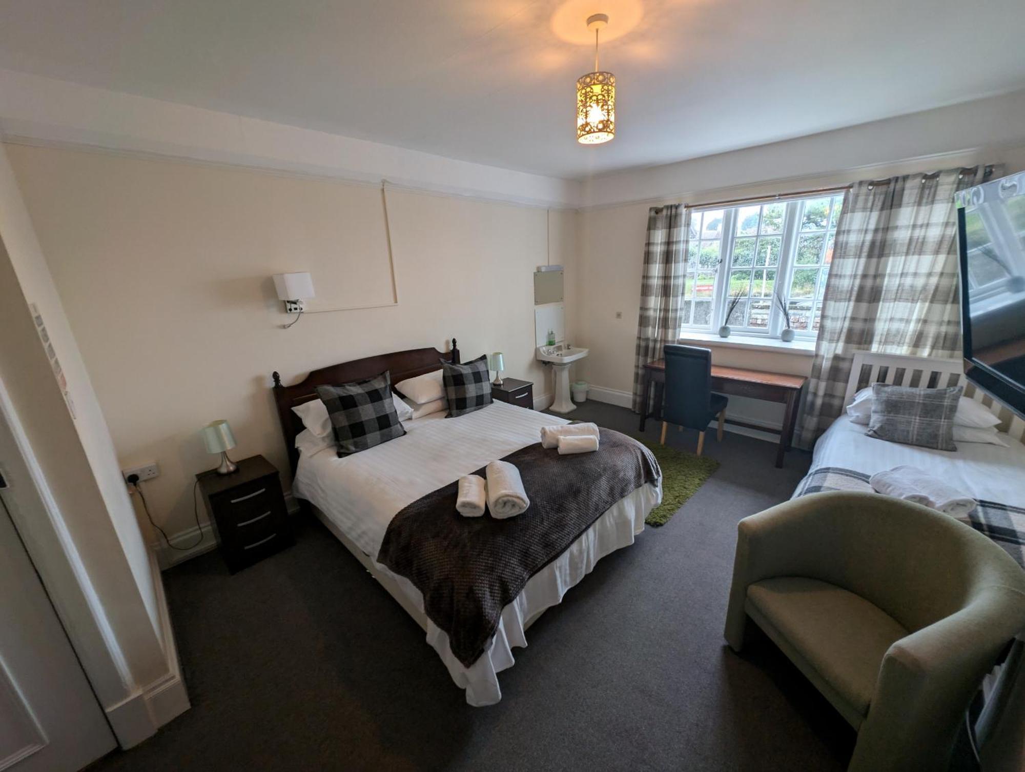 Basic Triple Room with Shared Bathroom