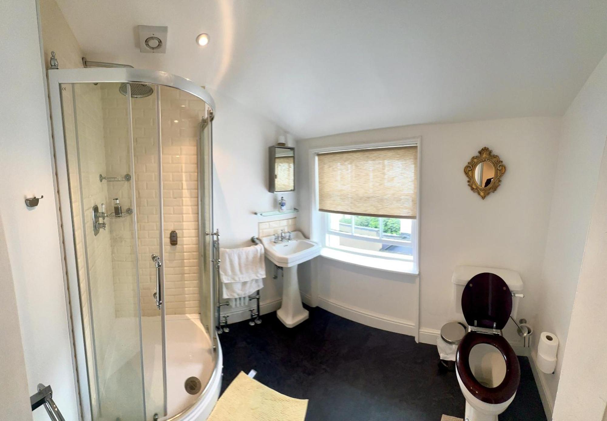 Top Floor Studio- No Lift