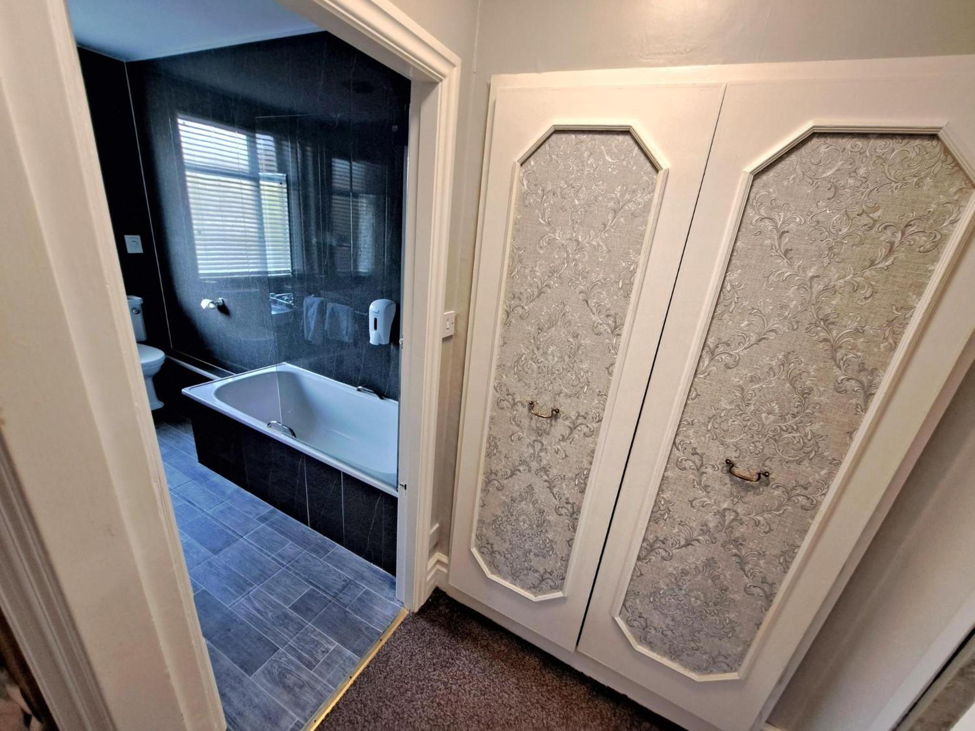 Suite,1616871584:JPEG