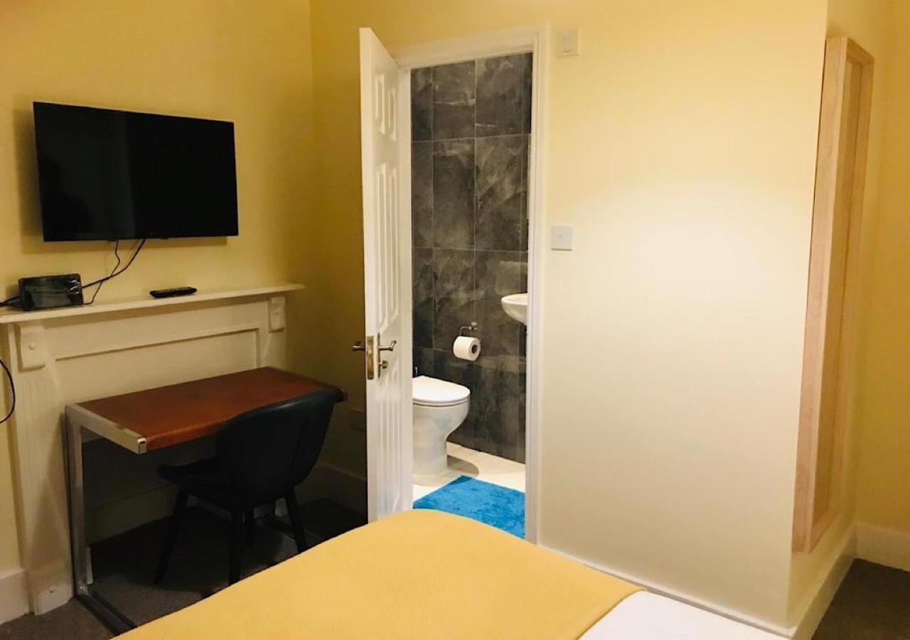 Family Room Private Bathroom,1619803224:JPEG