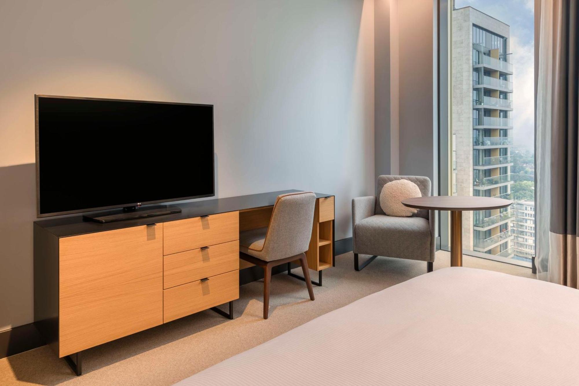 King Accessible Junior Suite