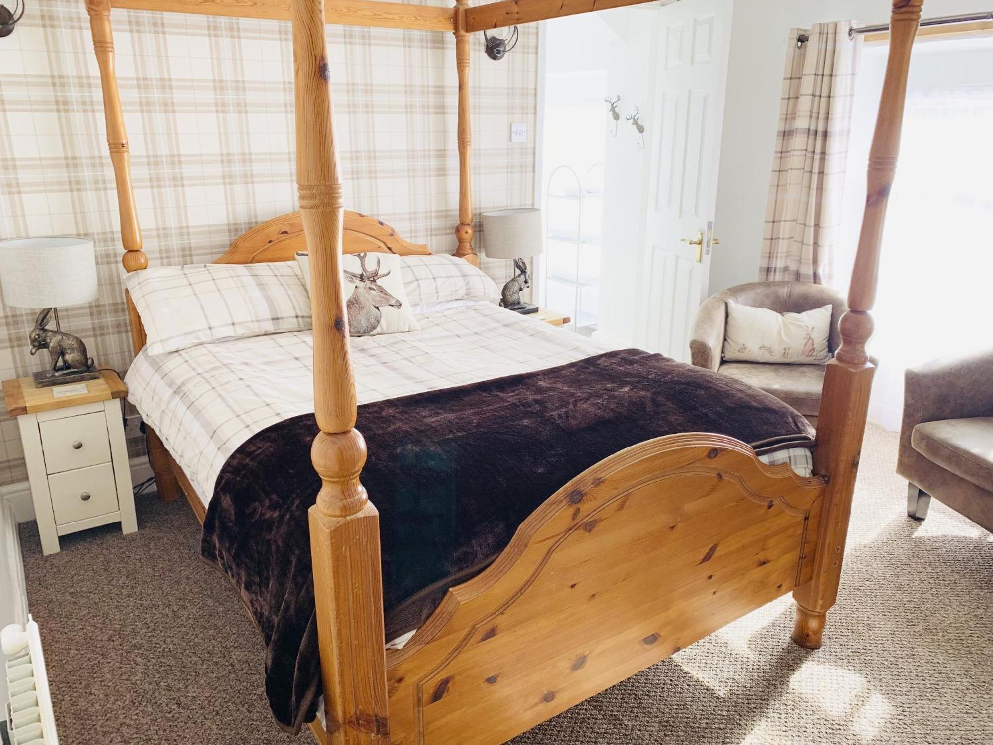 Double Room Four Poster Bed