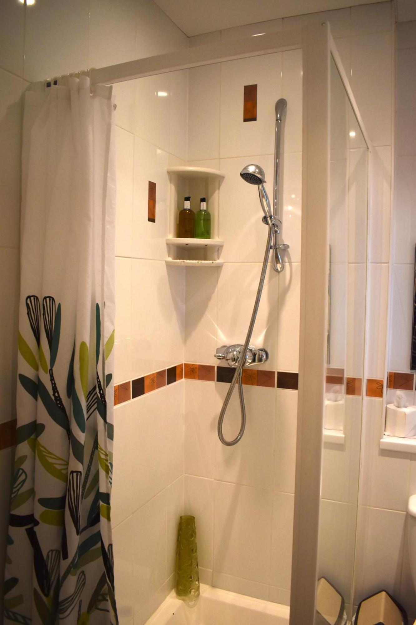 Doppelzimmer mit eigenem externen Bad