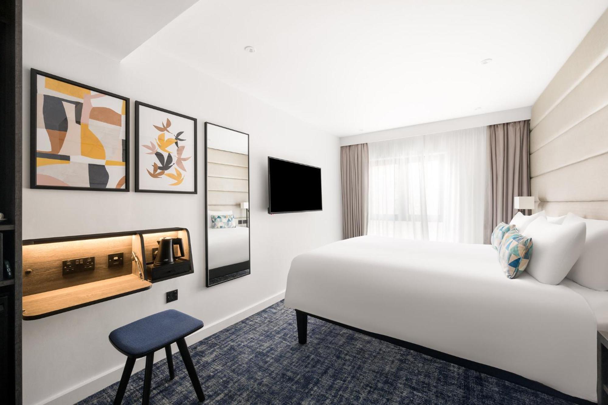 Standard Queen Room