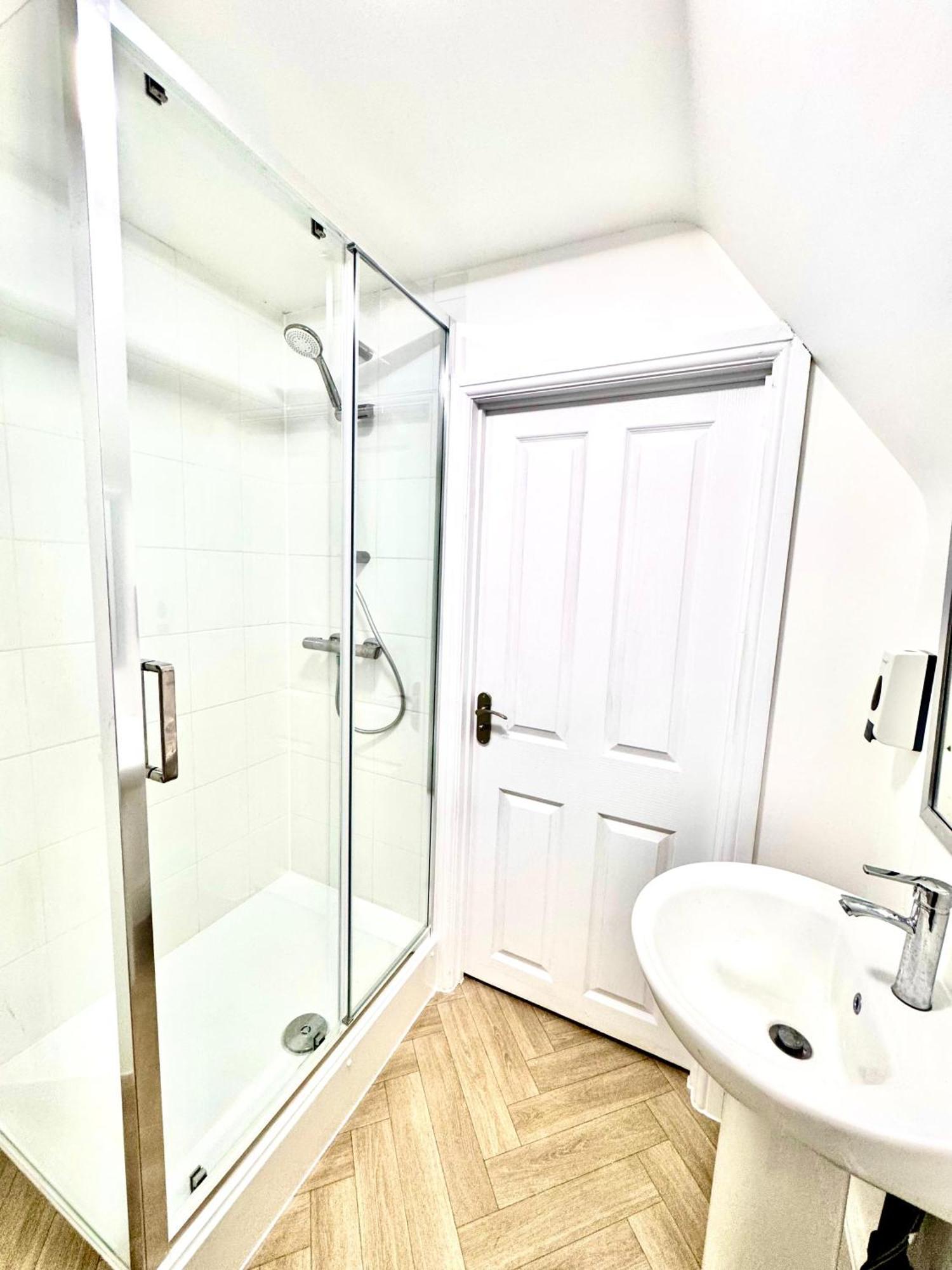 Double Room,1634454985:JPEG