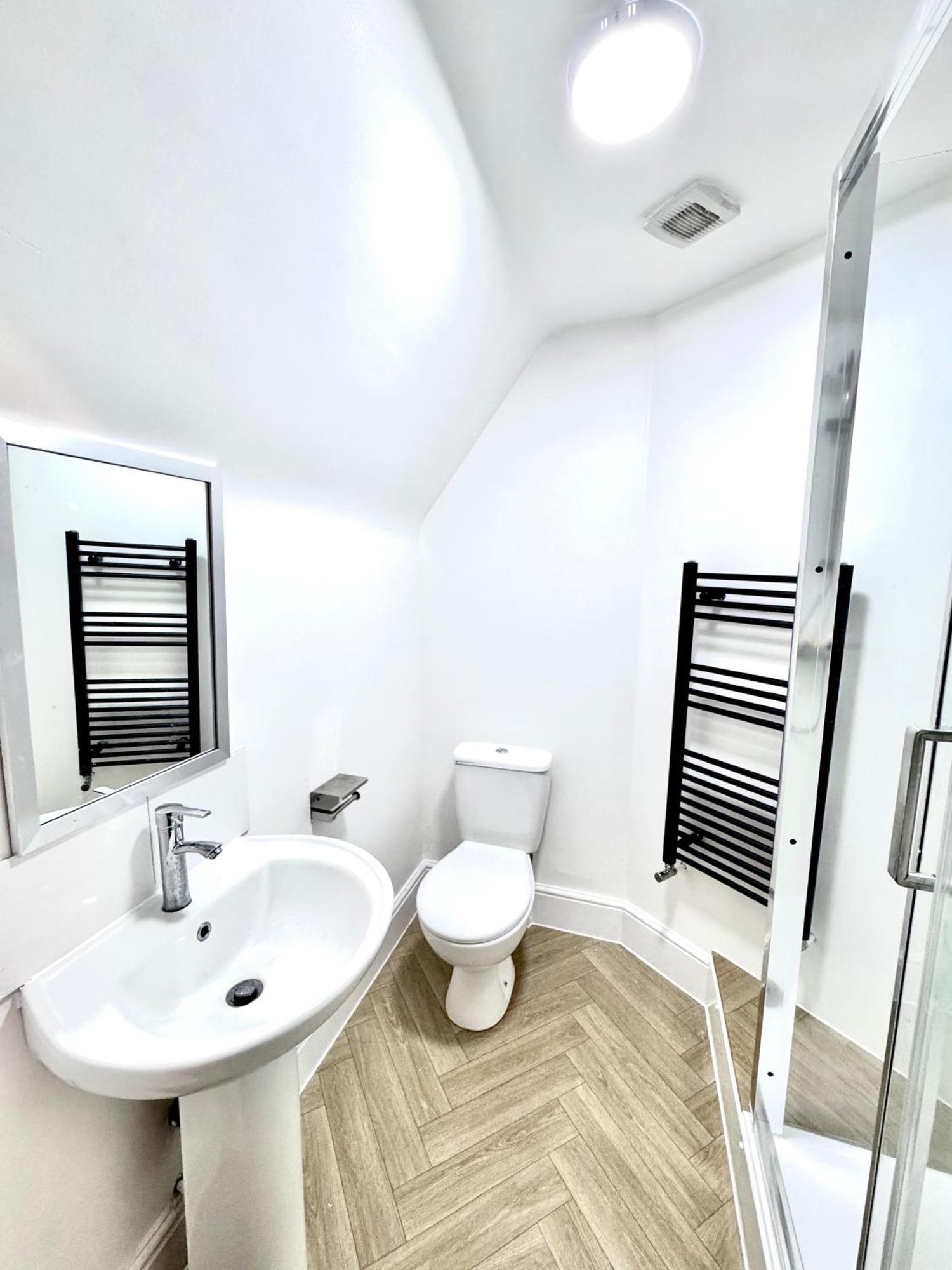 Family Room,1634455004:JPEG