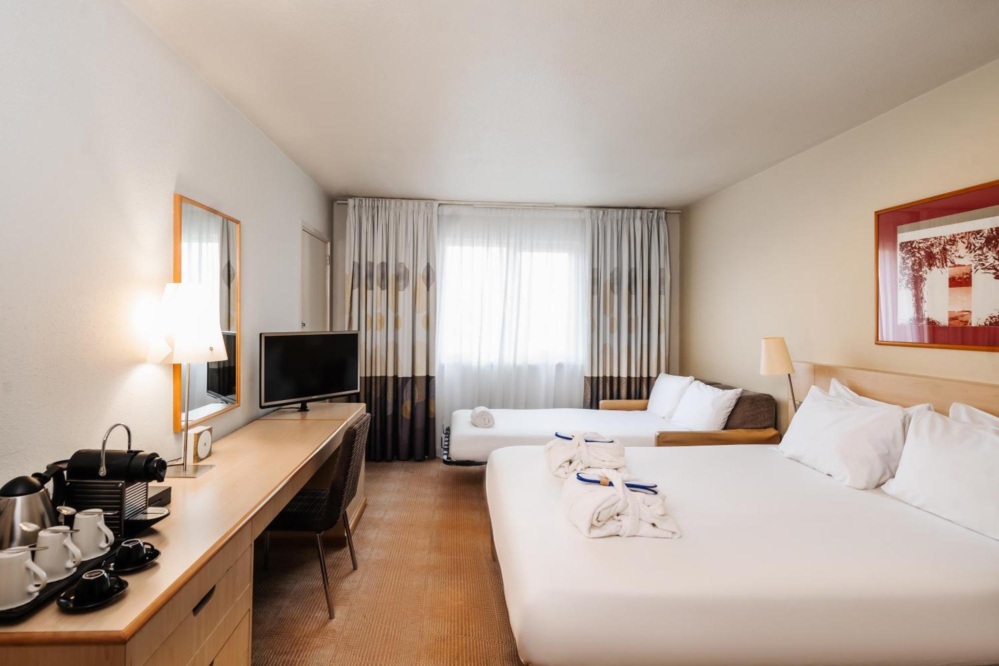 Executive Double Room with Sofa Bed,1716965028:JPEG