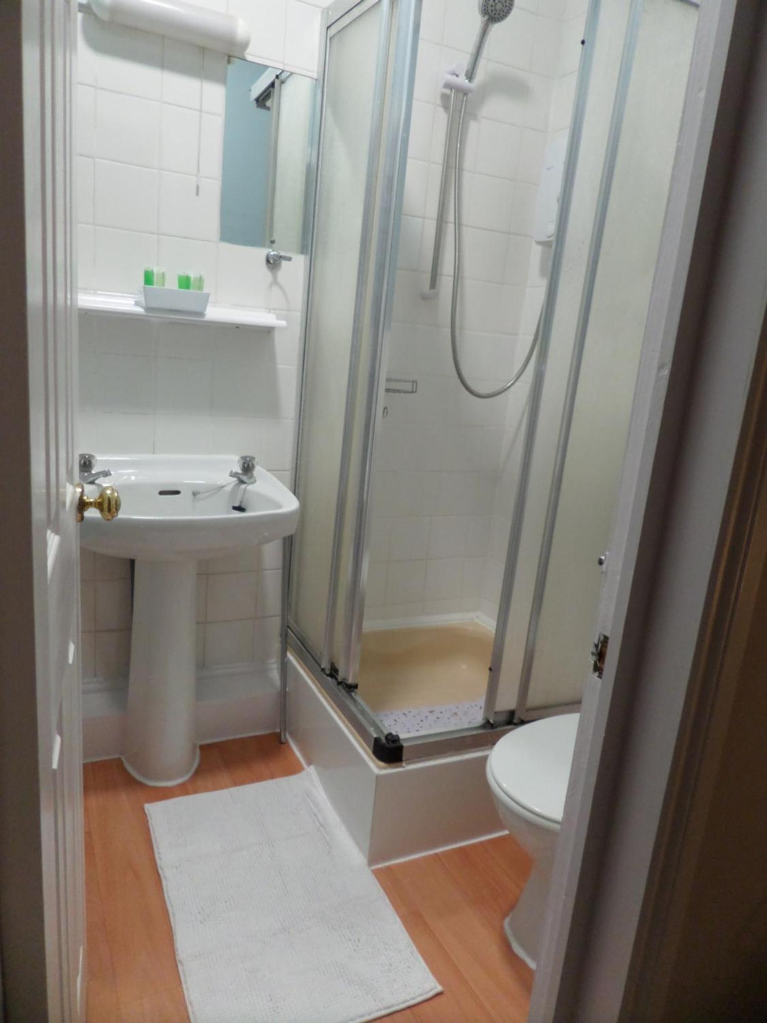 Double Room Private Bathroom,1664020460:JPEG