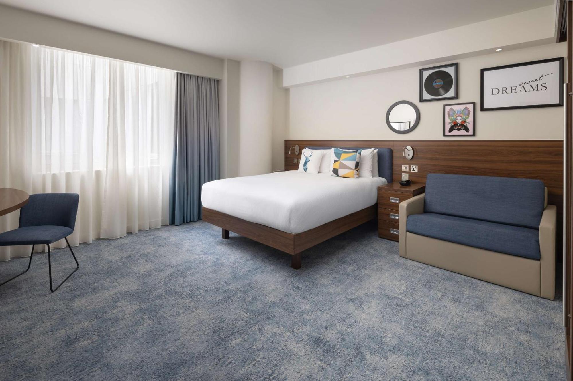 Queen Room Accessible