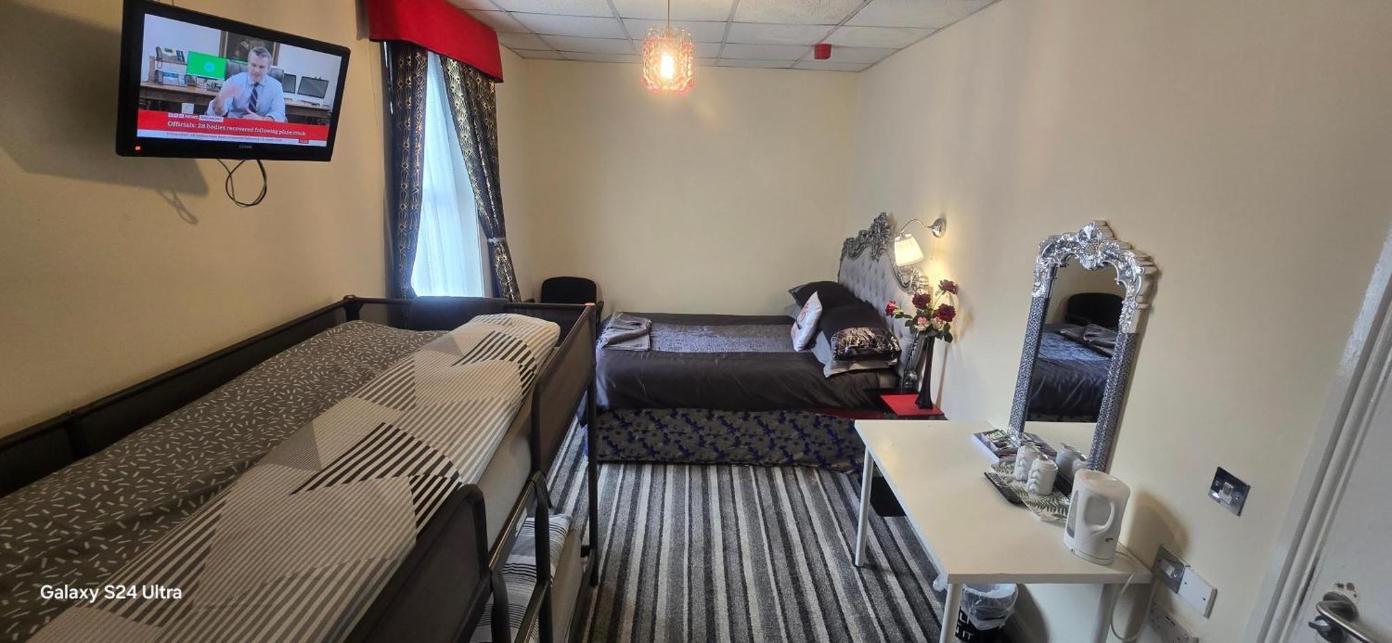 Quadruple Room with Shower,1642973006:JPEG