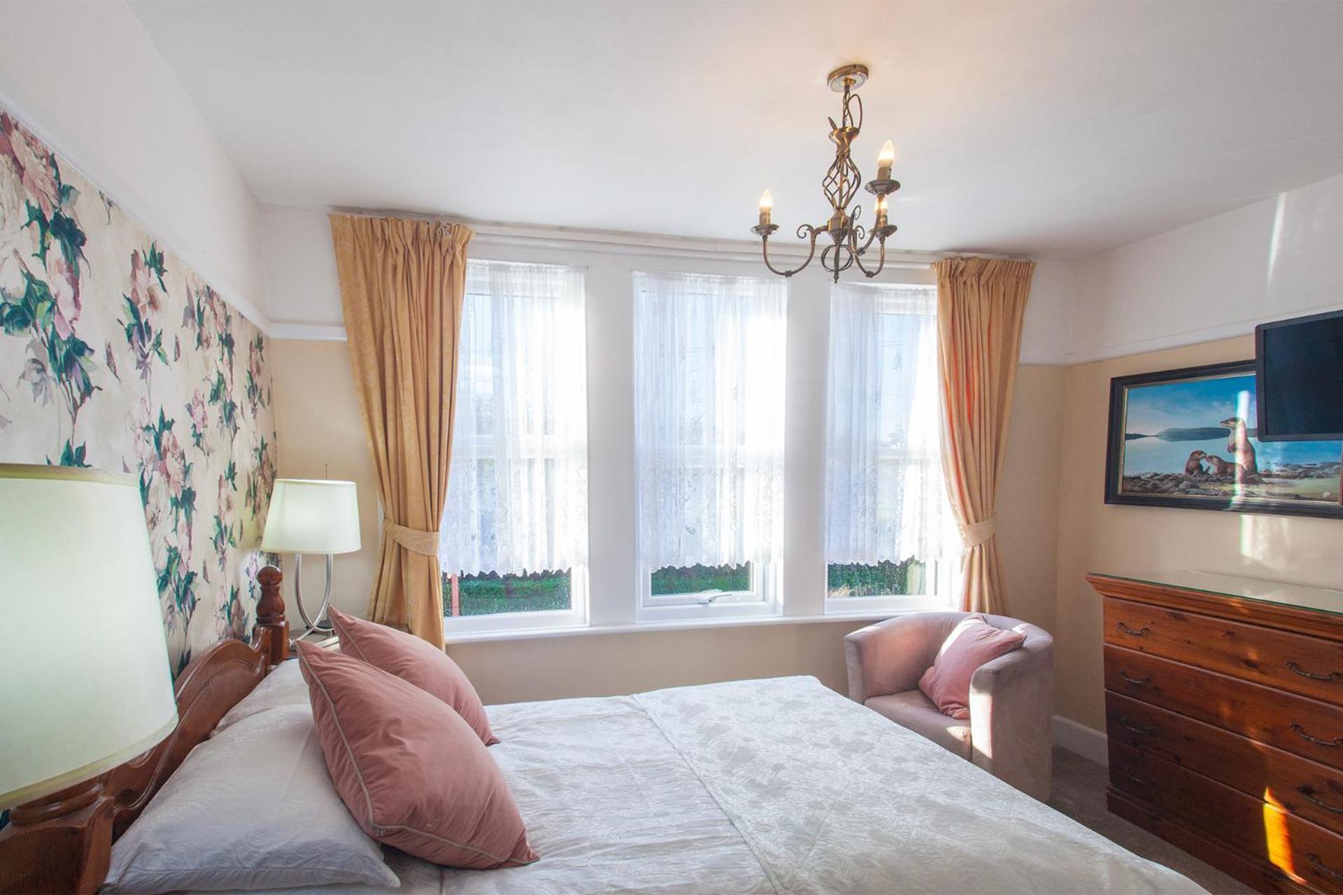 Large Double Room,1643195650:JPEG