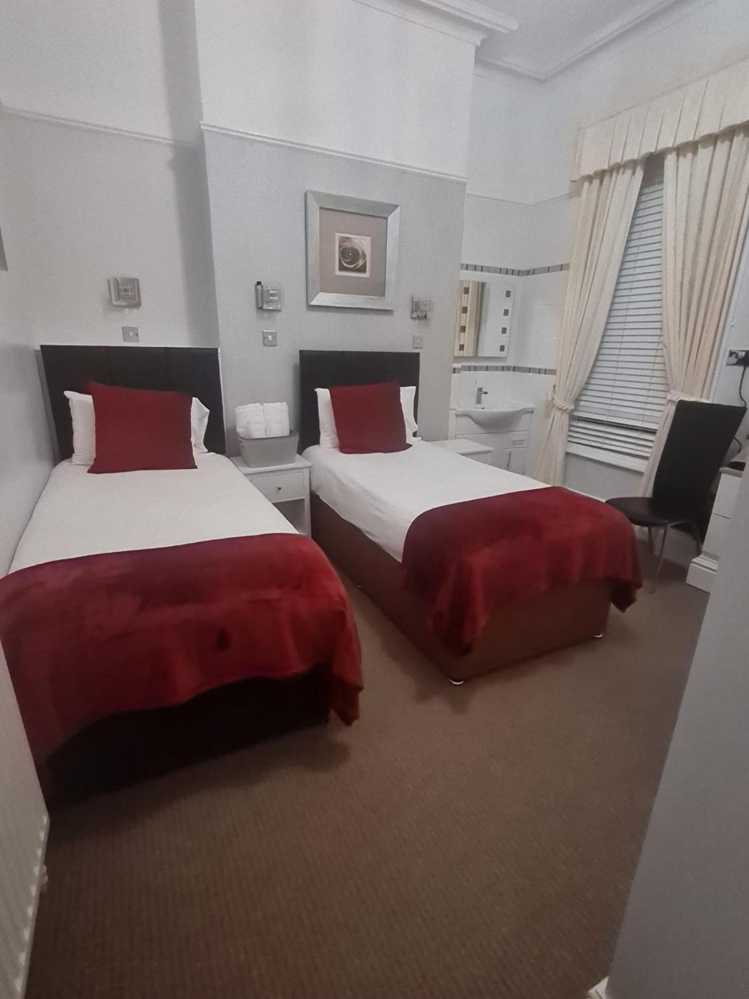 Room1 - Ground Floor - En-suite Twin / Double Room
