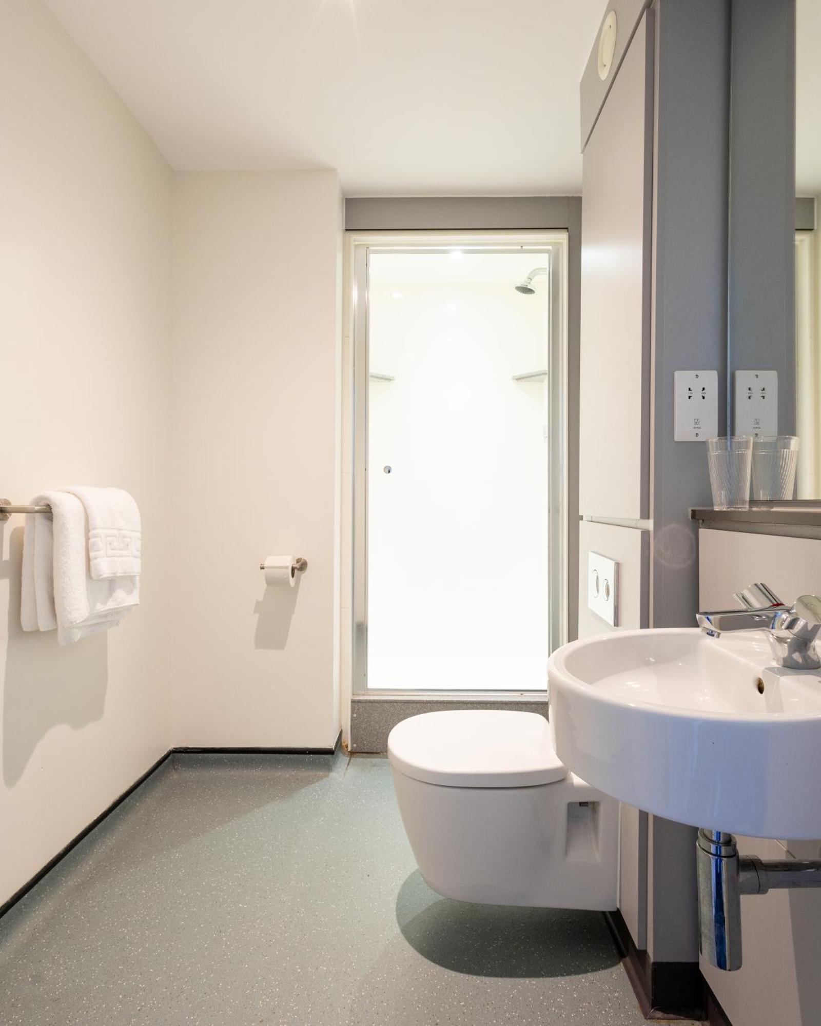 En Suite Single Room - Holland House