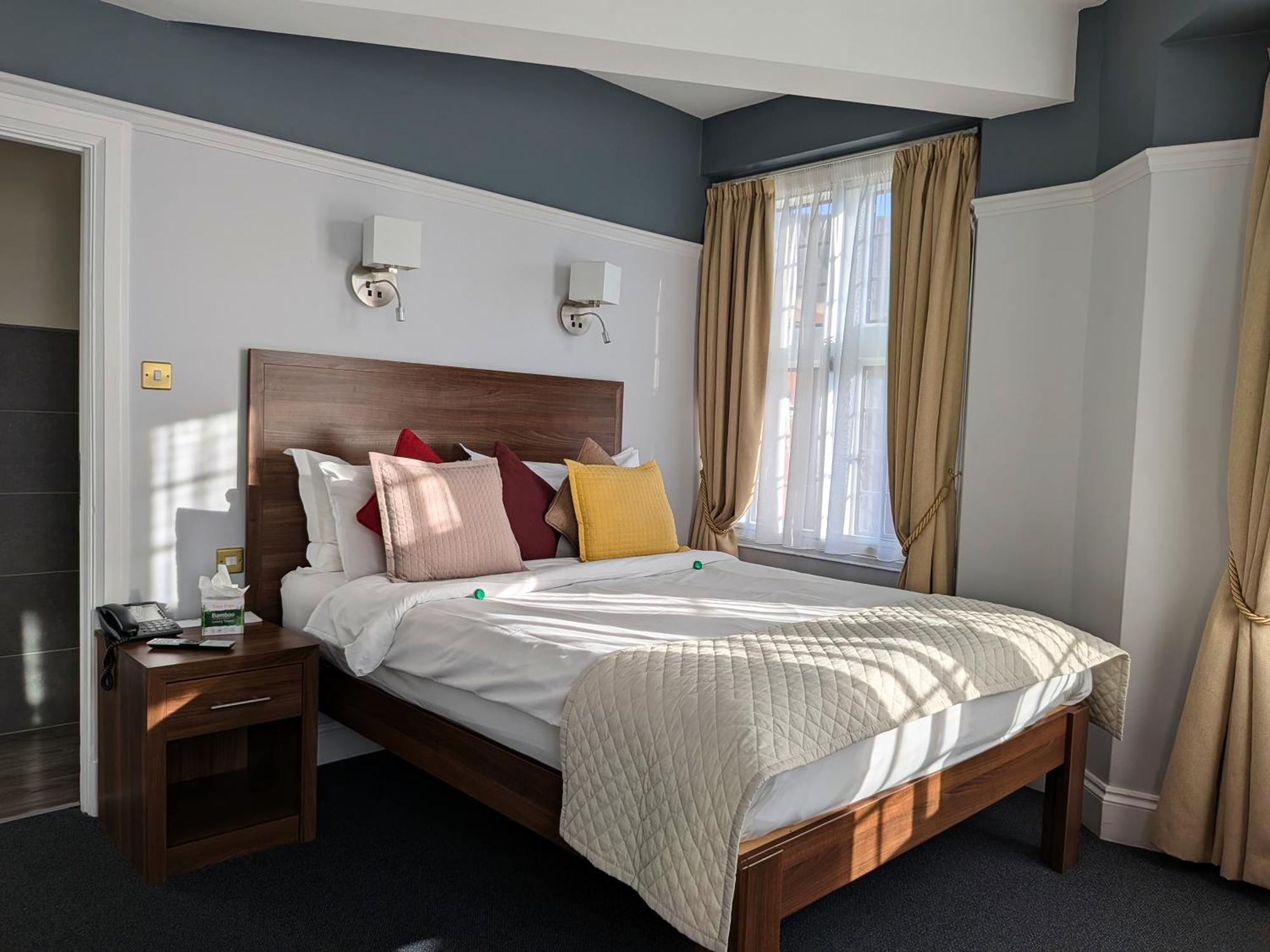Double Room,1652744054:JPEG