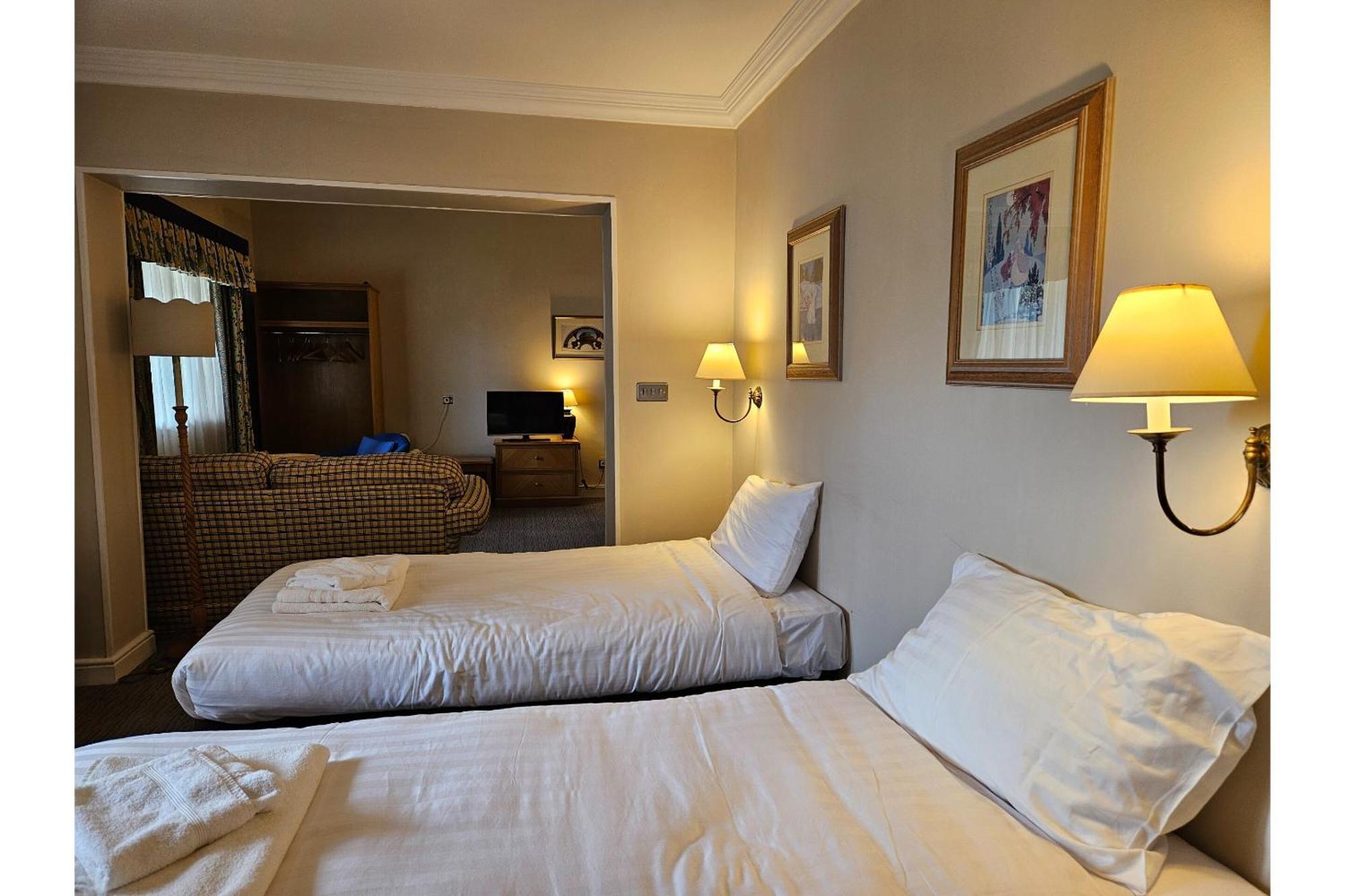 Family Room,1658065836:JPEG