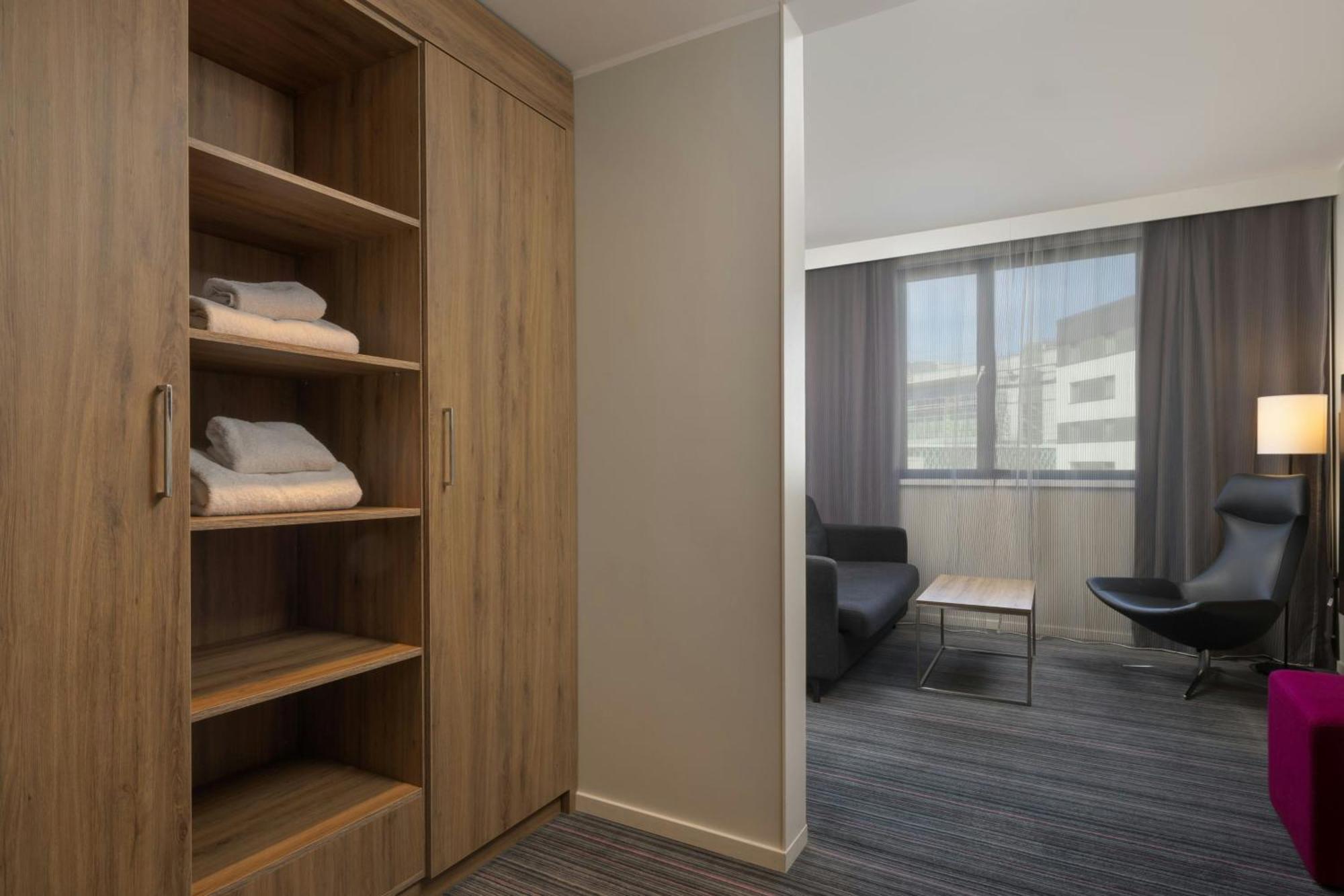 Moxy Extra Sleeper Room