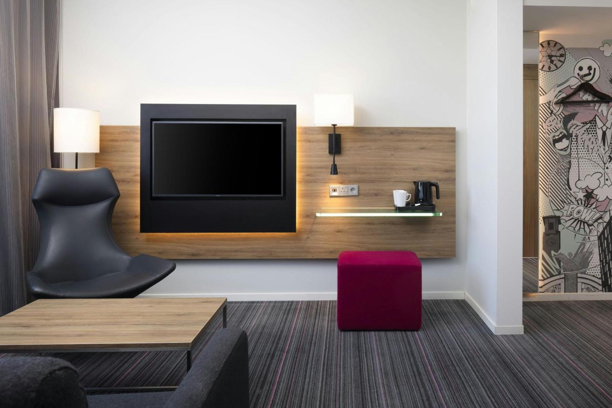 Moxy Extra Sleeper Room