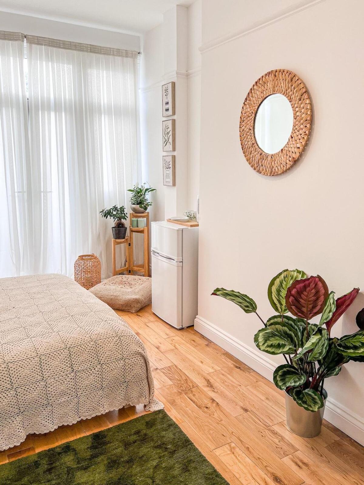 Double Room,1668181829:JPEG