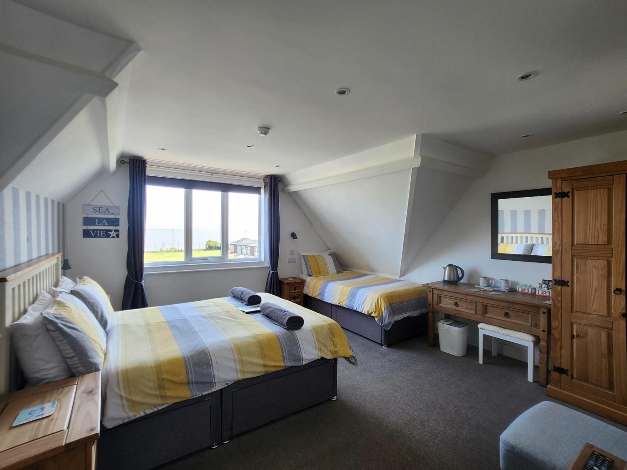 Triple Room with Sea View