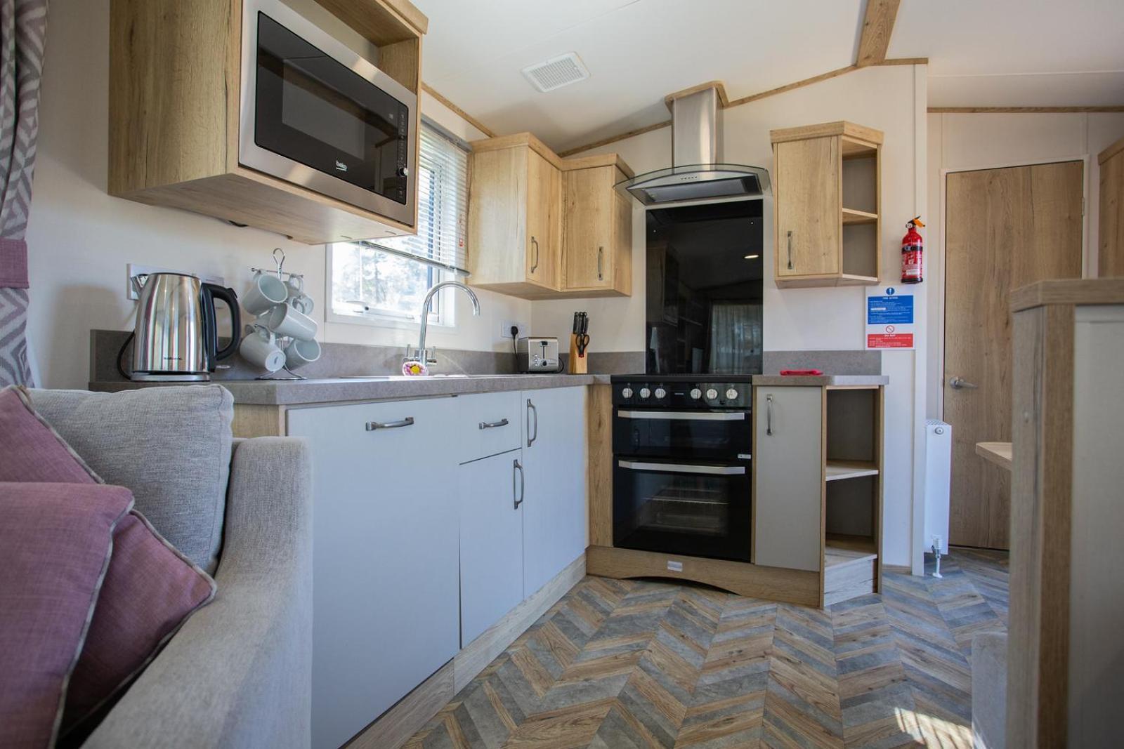 Luxury Caravan,1676784653:JPEG