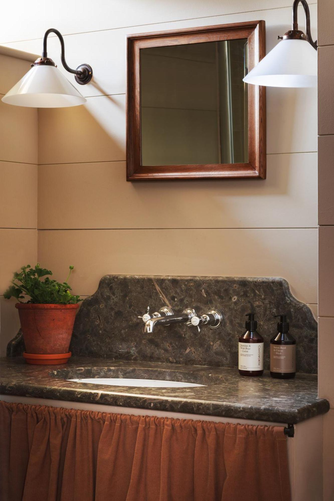 Family Room,1679618651:JPEG