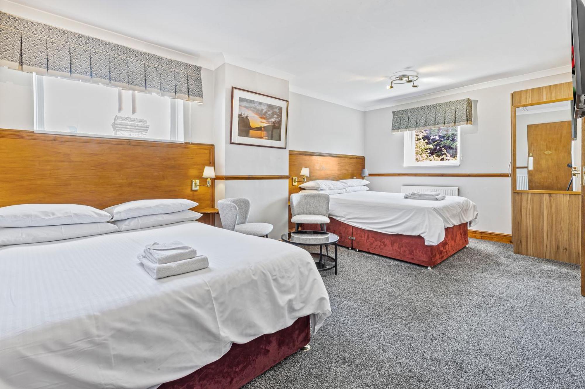 Family Room (5 Adults)