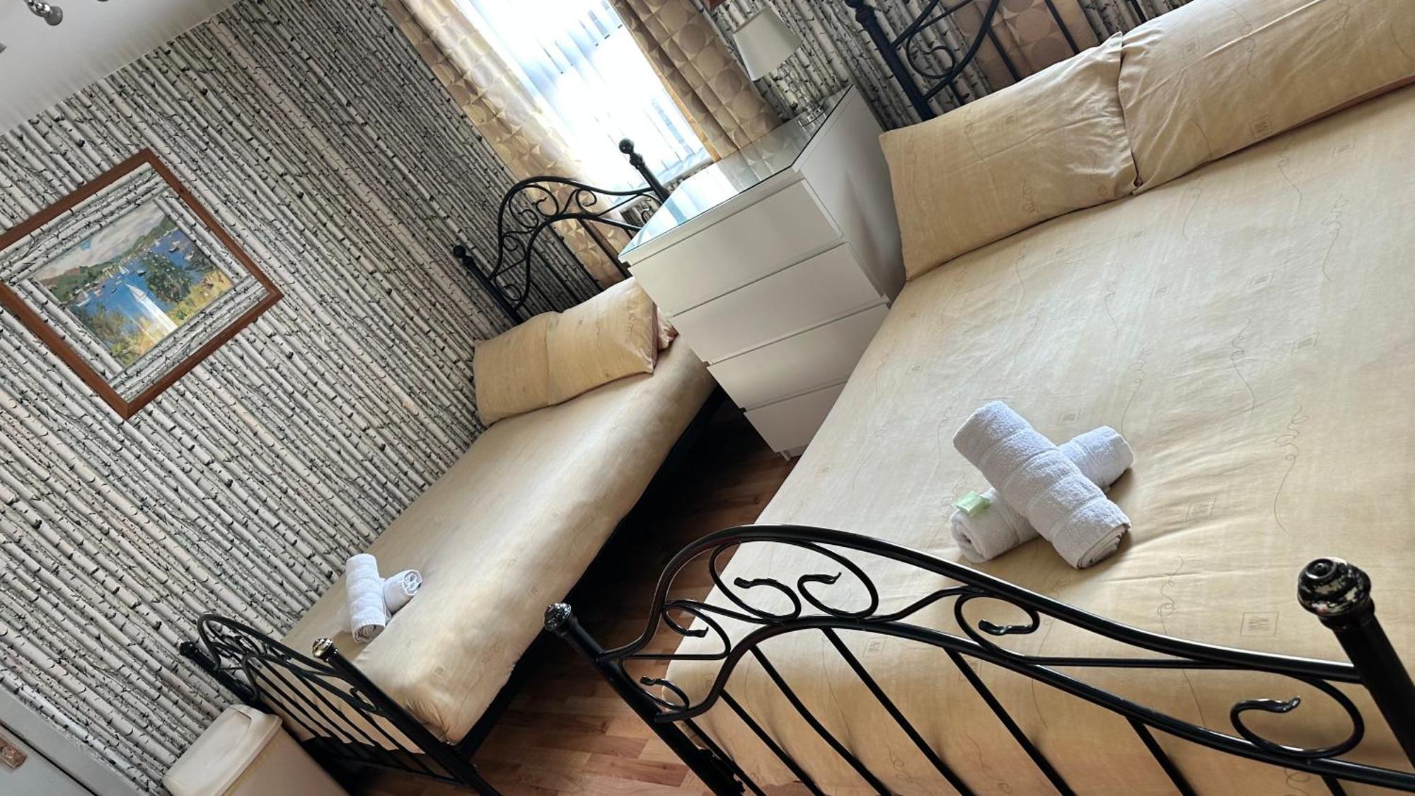 Family Room (3 Adults and 3 Children),1687481680:JPEG