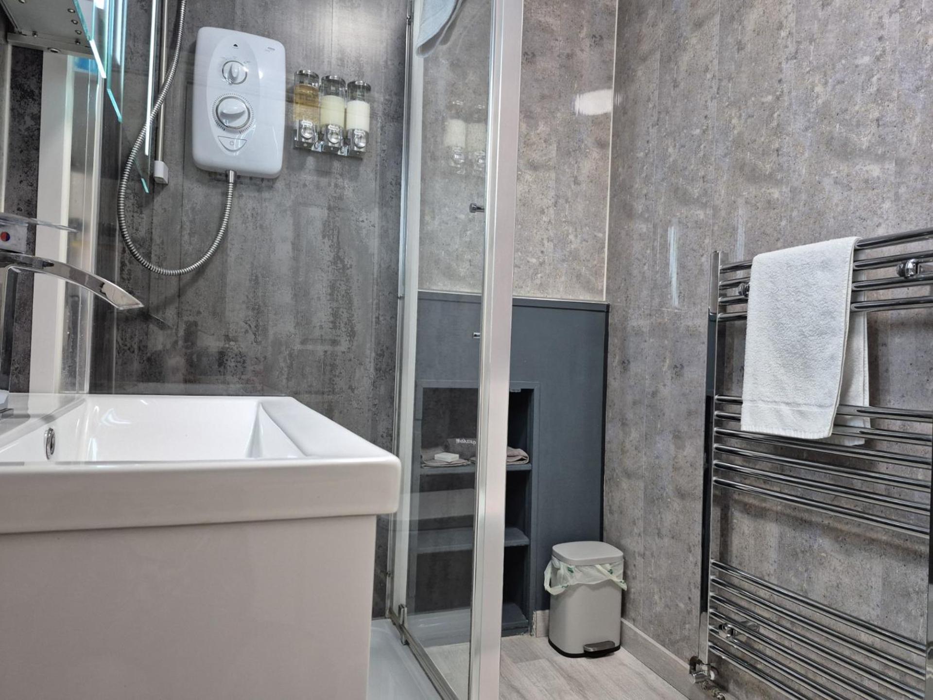 King Room Ensuite with Shower,1687485920:JPEG