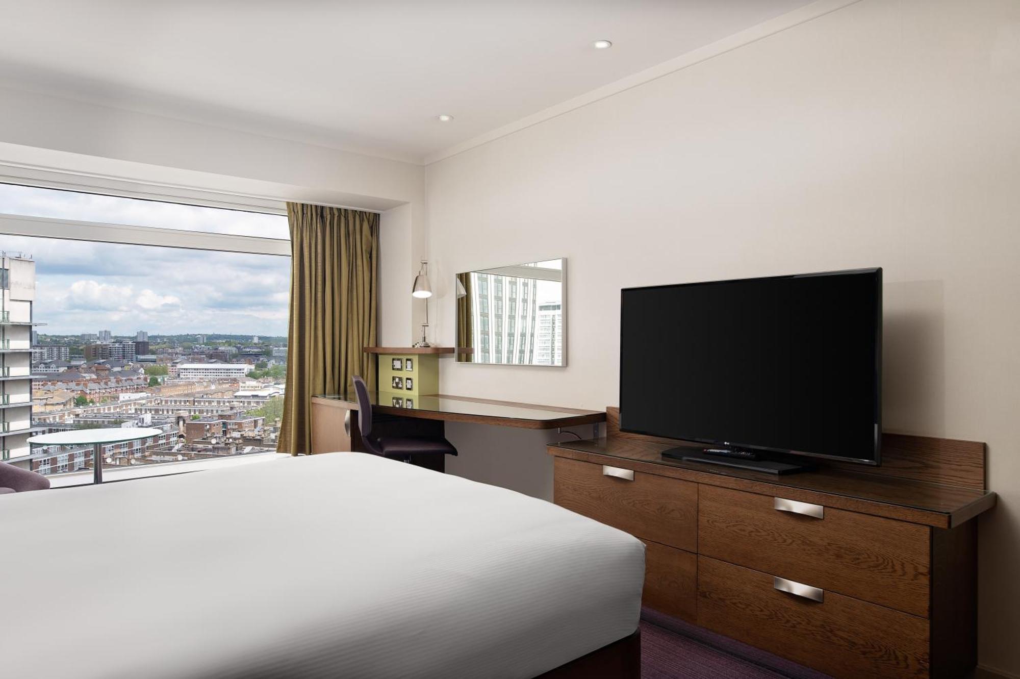 Queen Room Accessible