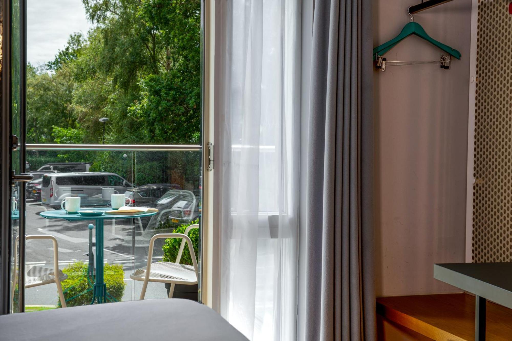 Family Room with Balcony,1693310781:JPEG