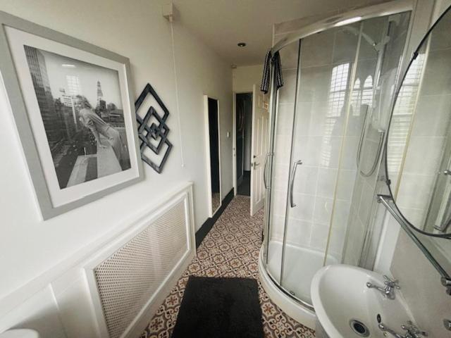 Budget Twin Room with Private External Bathroom