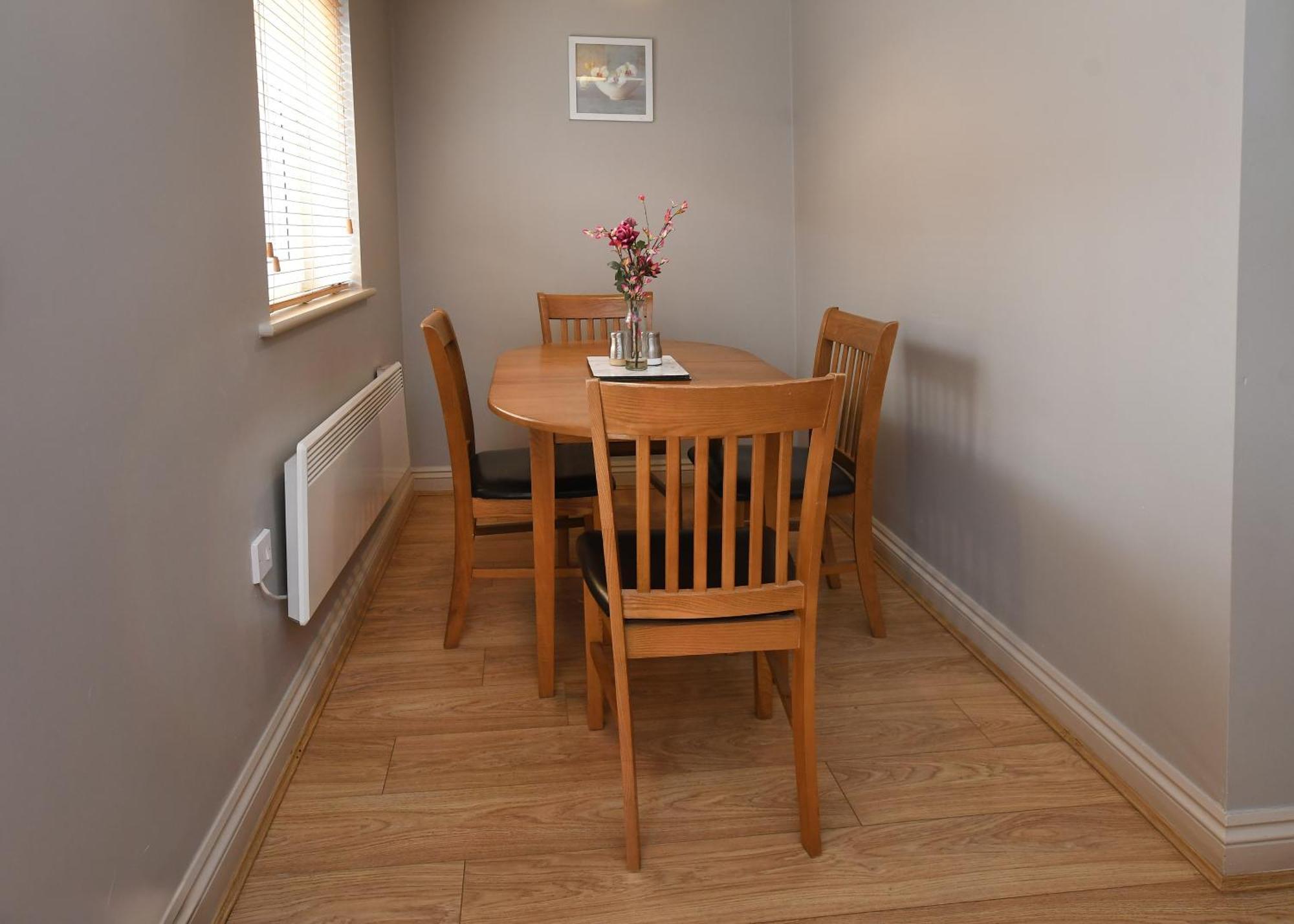 Two Bed Apt. Sleeps 4 (Dbl/Dbl) (No lift)