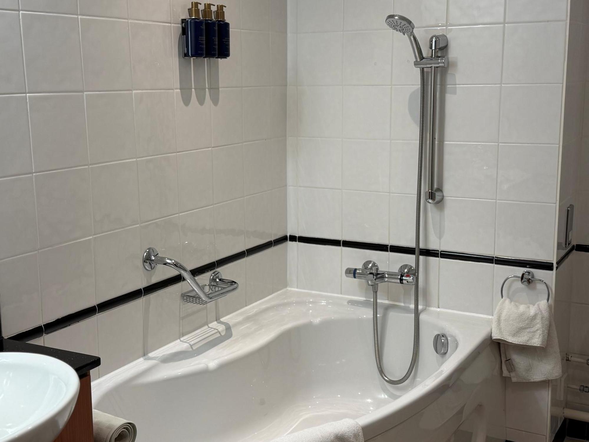 King Room - Disability Access,1697782178:JPEG
