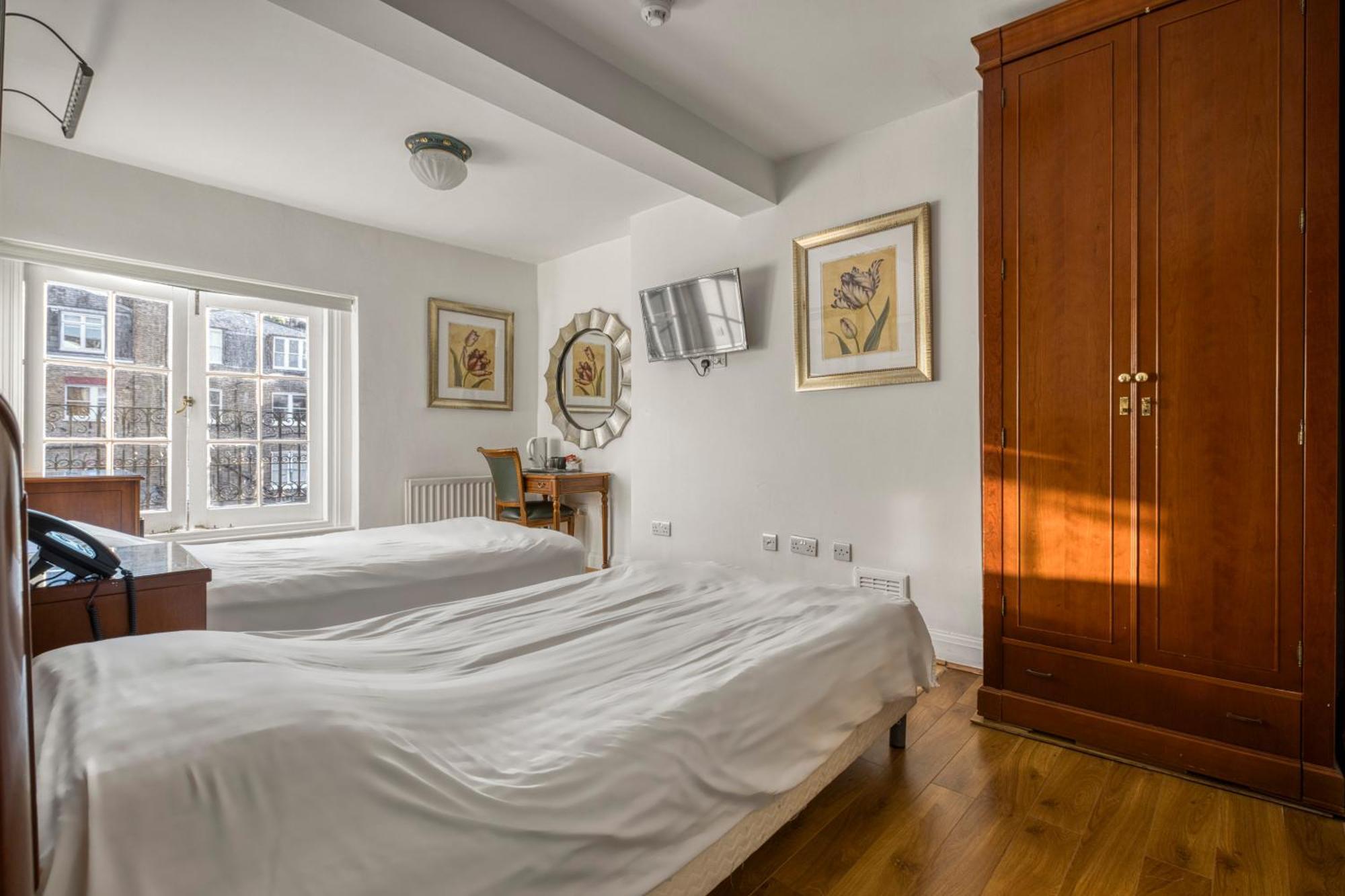 Twin Room,1697858402:JPEG