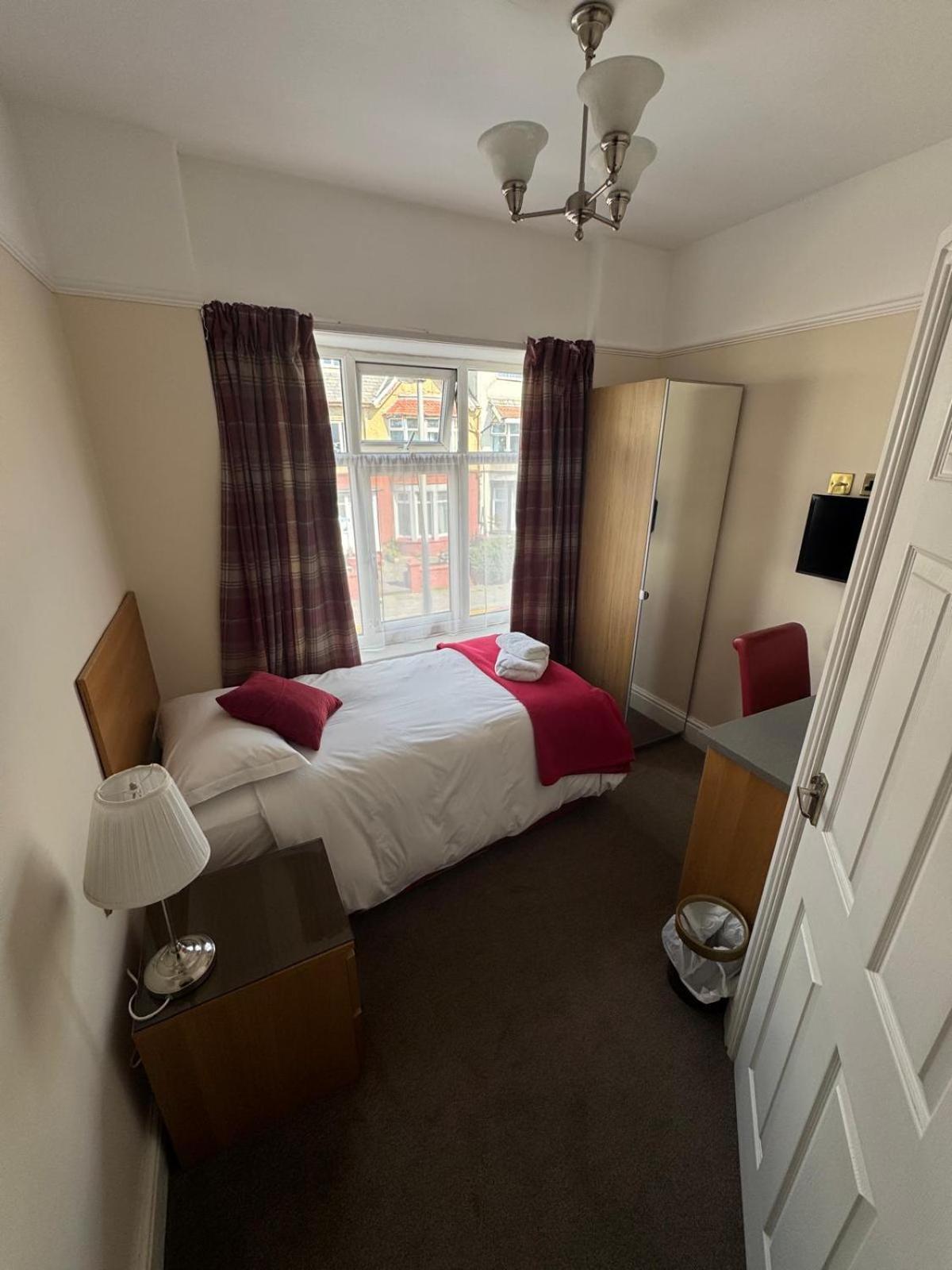 Small Single Room,1697949966:JPEG