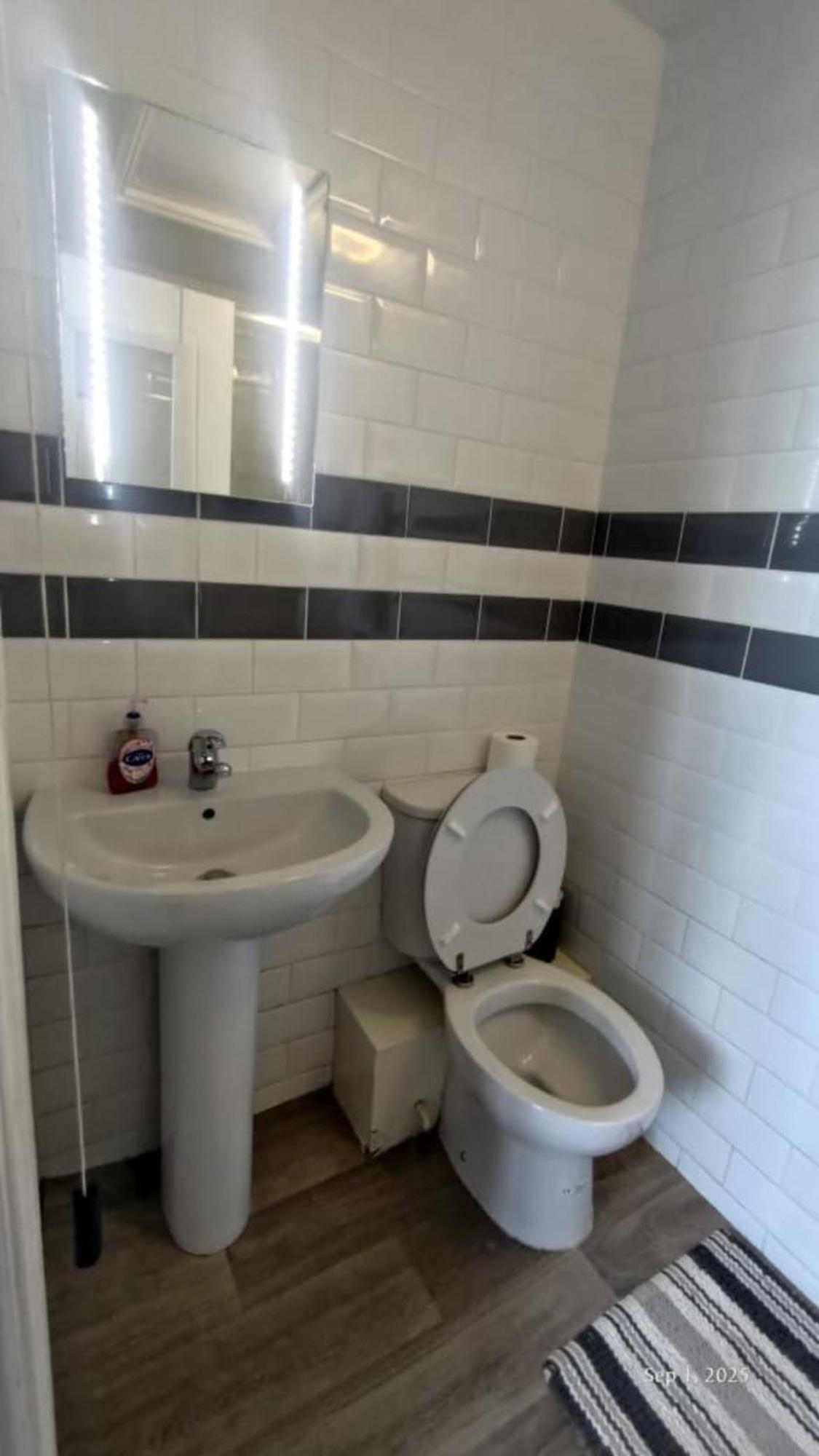 Standard Family Room,1703596969:JPEG