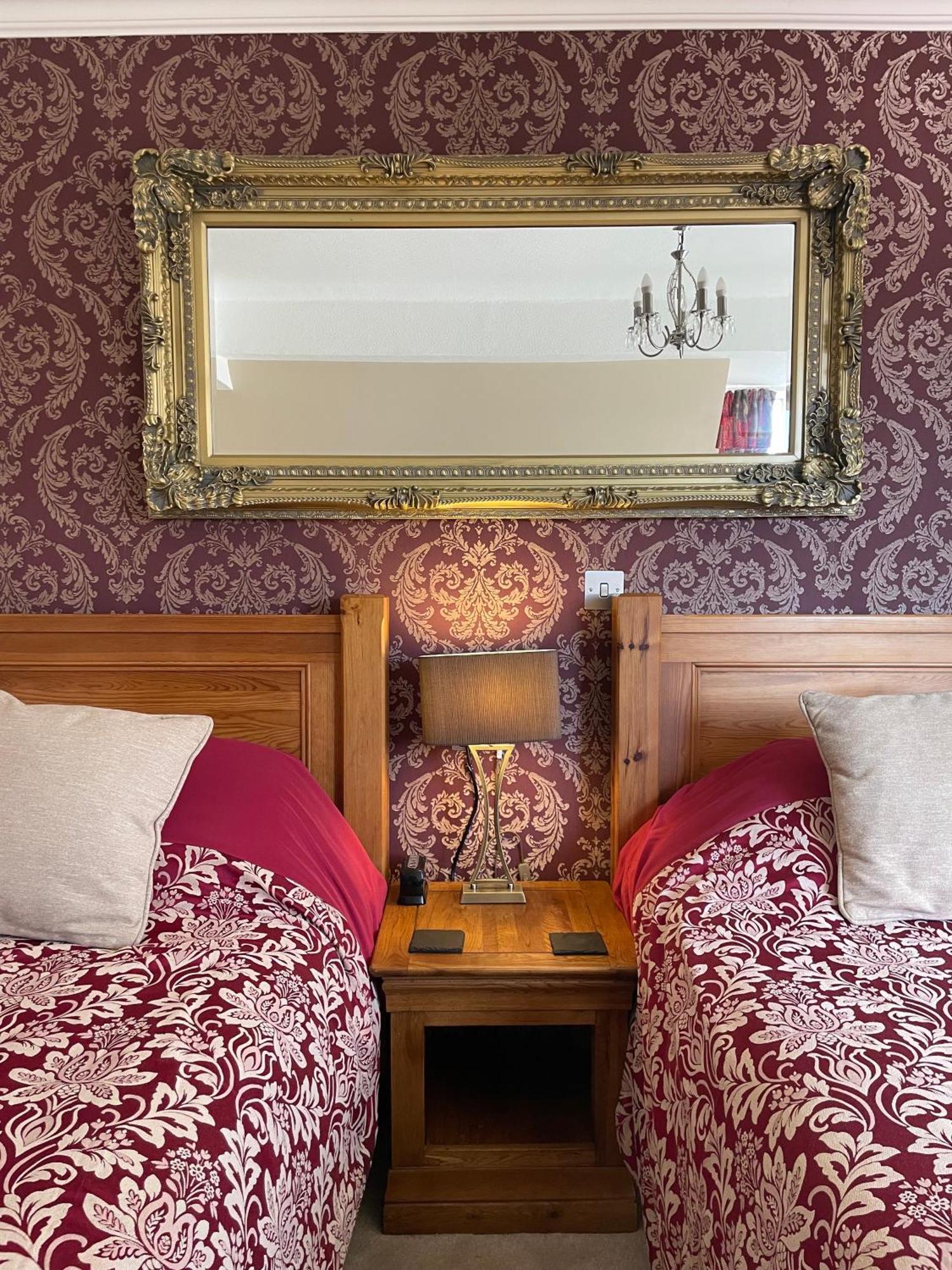 Twin Room,1706813946:JPEG