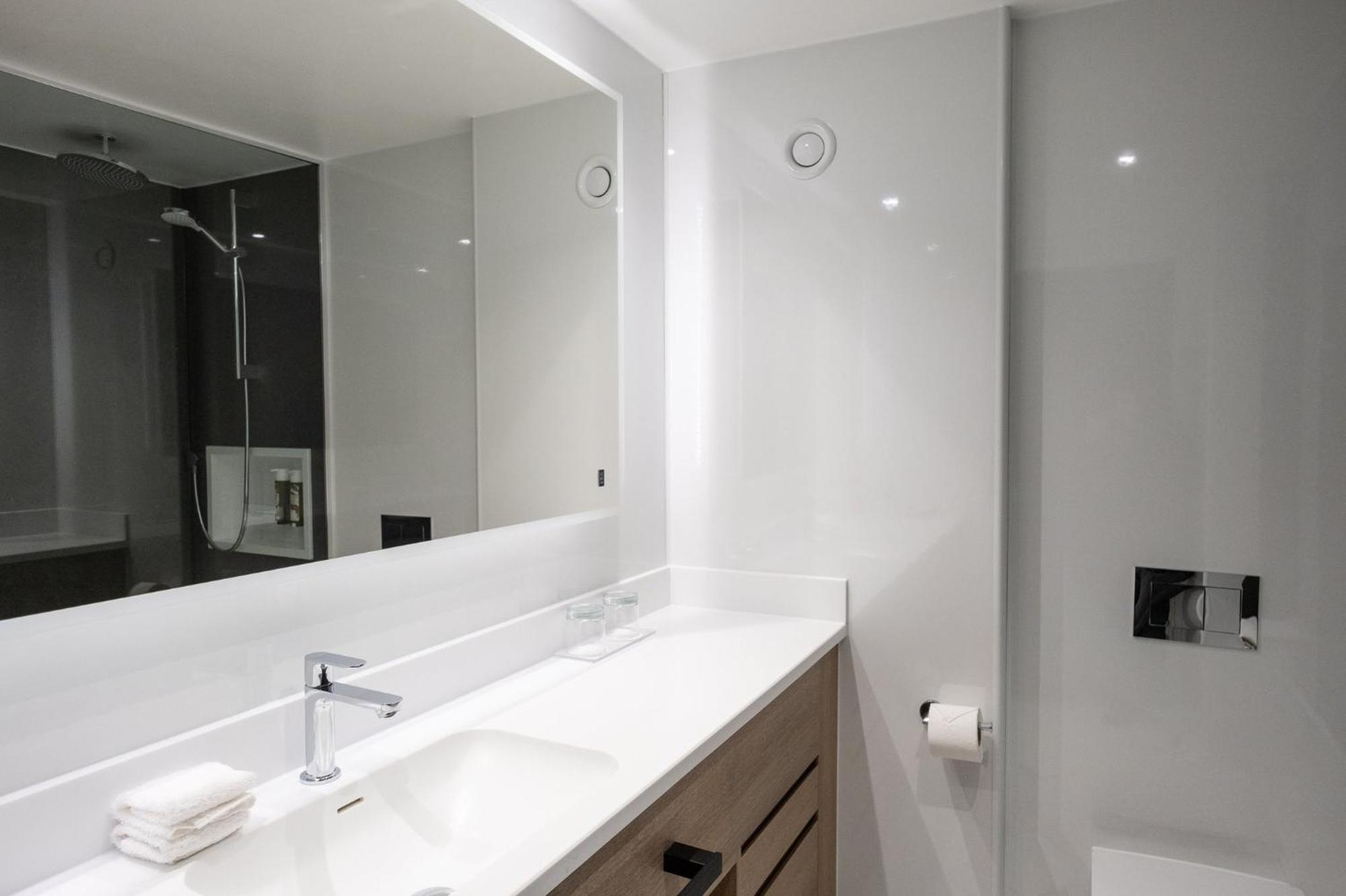 Junior Suite, 1 Super King Bed, Sofa Bed, Quay View