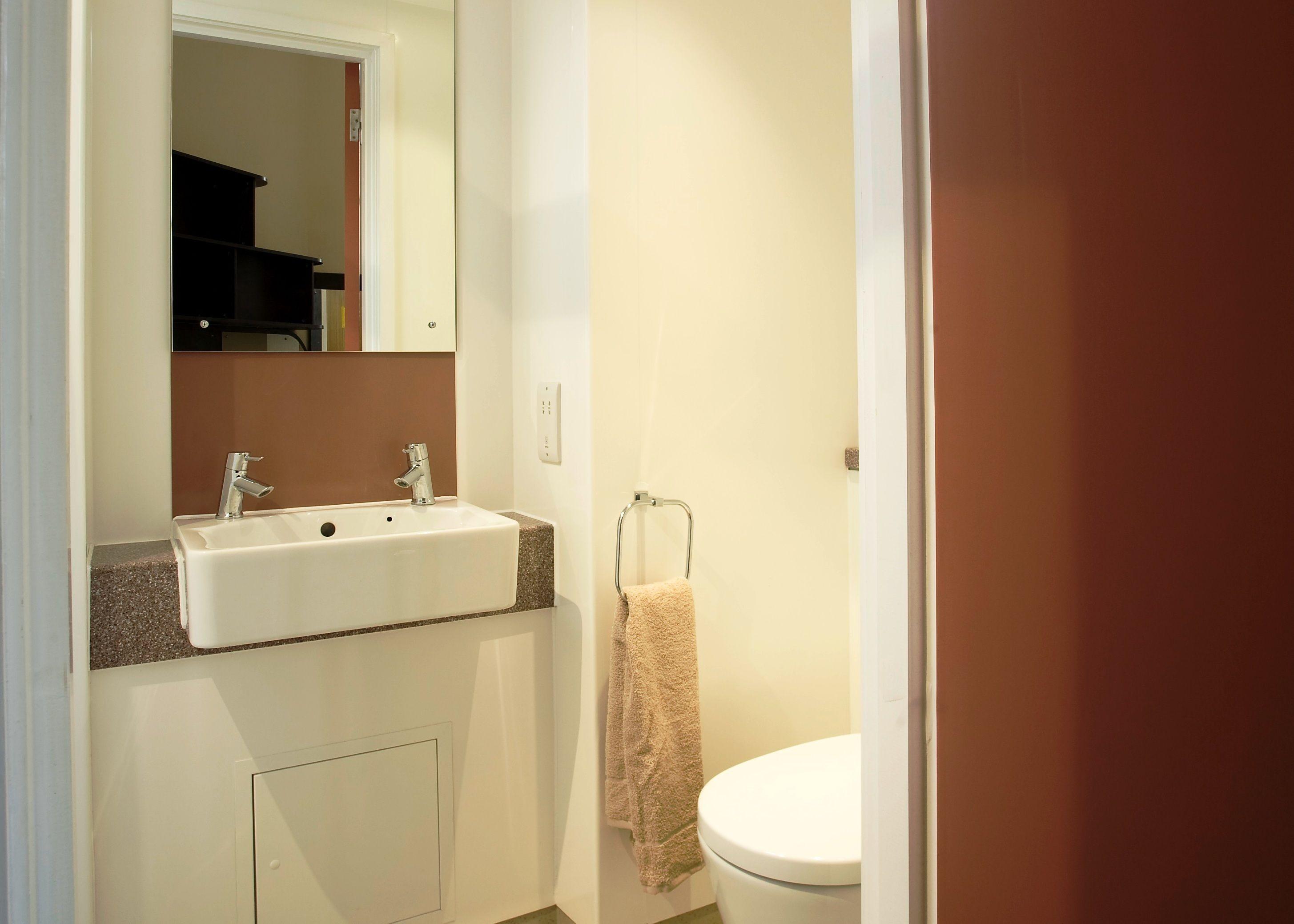 Single Ensuite Room