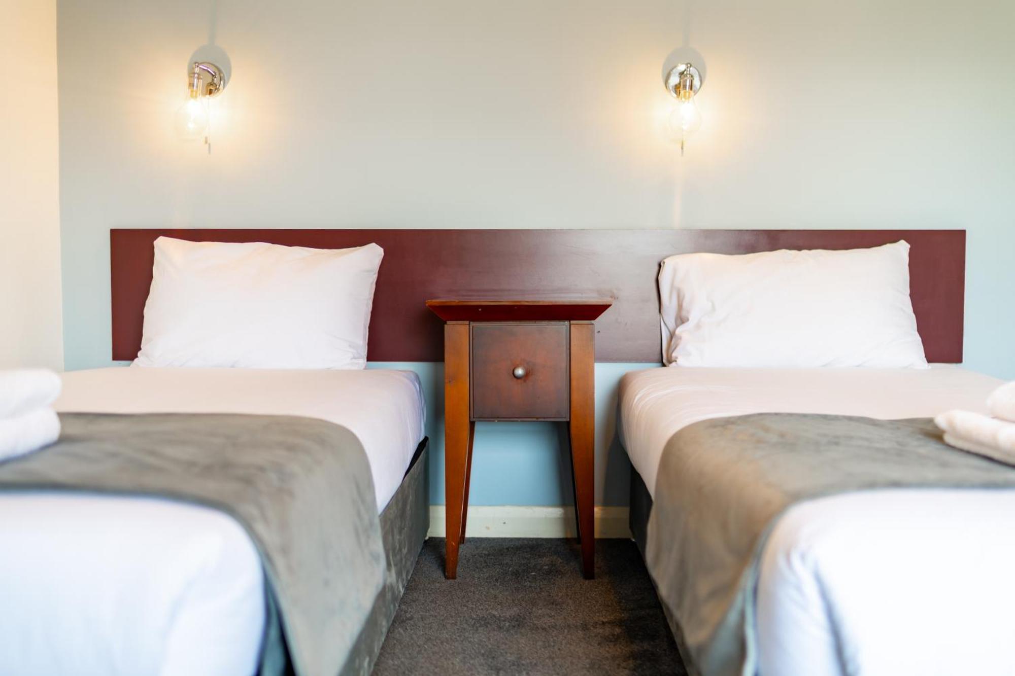 Standard Twin Room,1727611043:JPEG