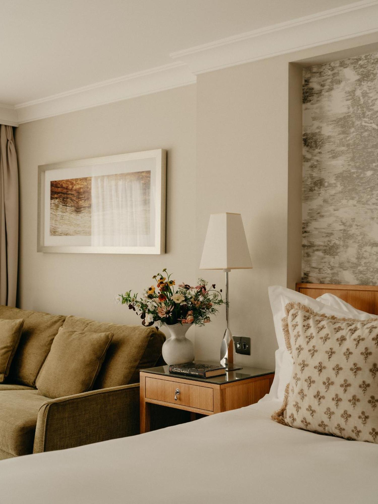 Superior Family Room,1742569581:JPEG