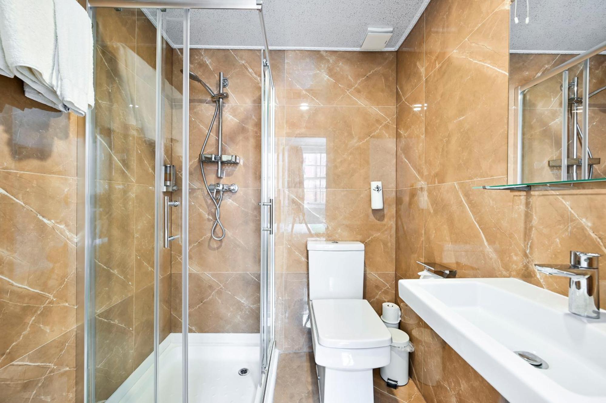 Double Room,1742585322:JPEG