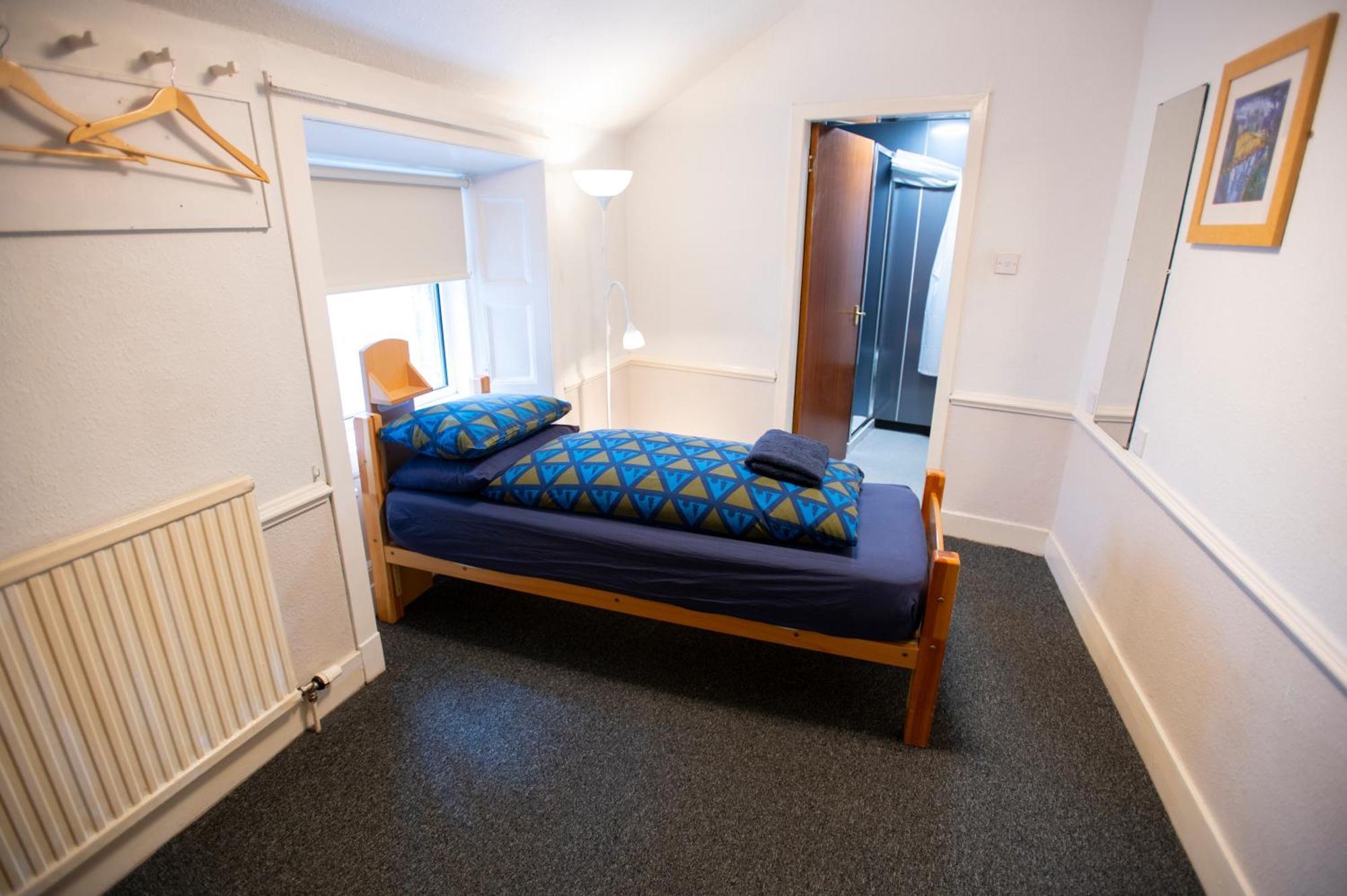 Privates Zimmer für 1 Person mit eigenem Bad