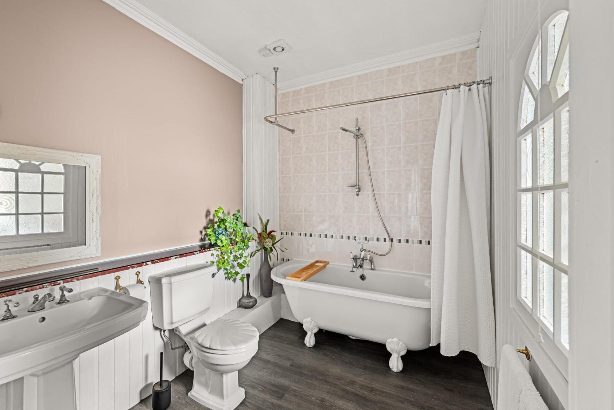 Single Room,1742758105:JPEG