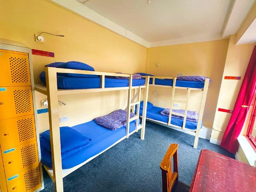 Cama de Solteiro em Dormitório Feminino com 4 Camas