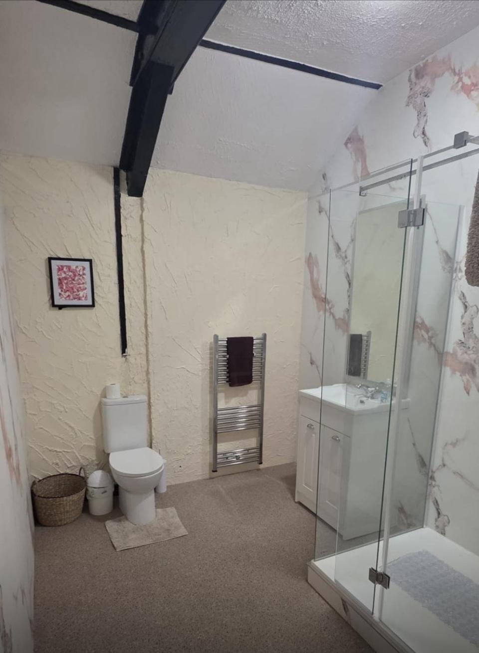 King Room,1743300651:JPEG