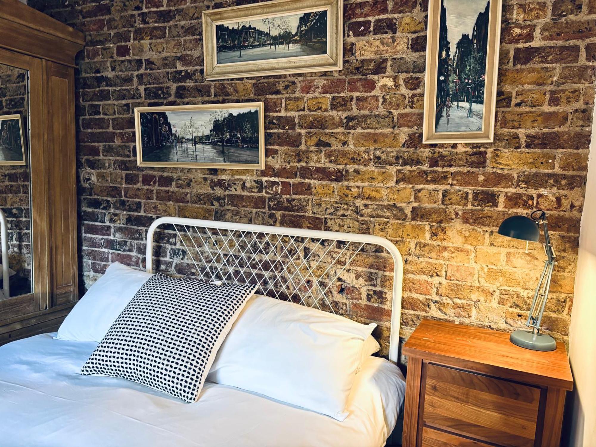 Double Room,1747062494:JPEG