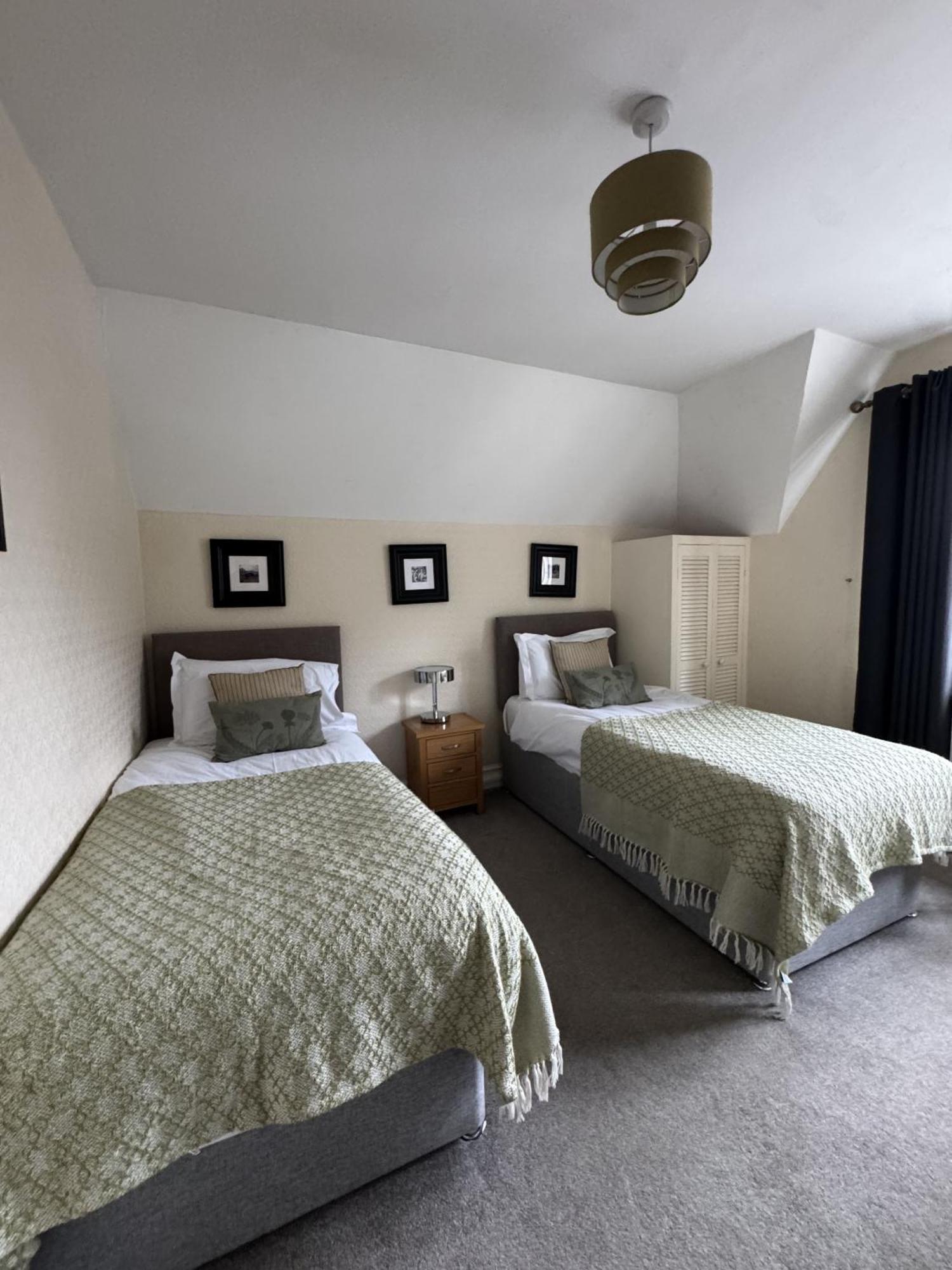 Twin Room with Shower