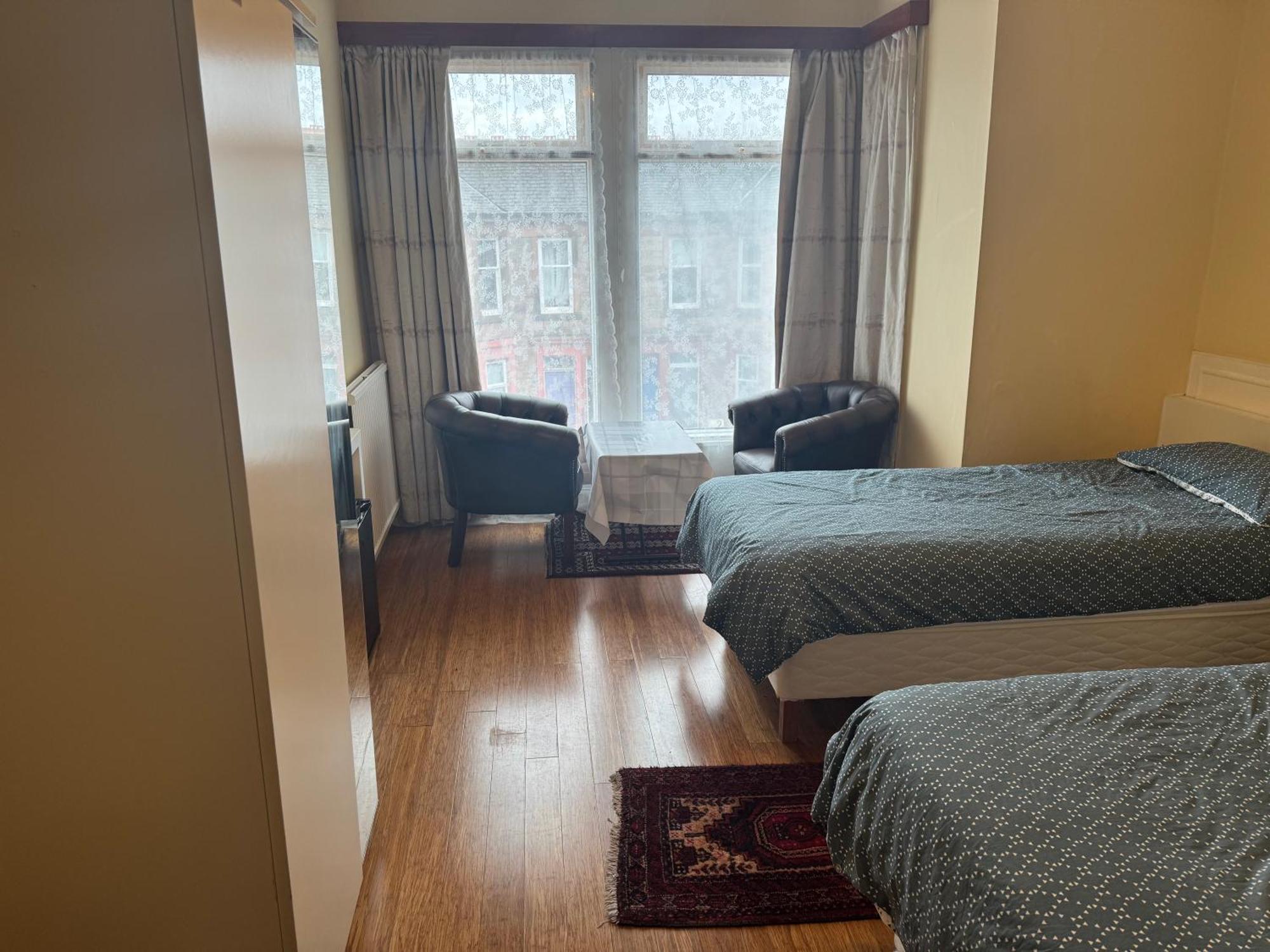 Chambre Double ou Lits Jumeaux avec Salle de Bains Privative
